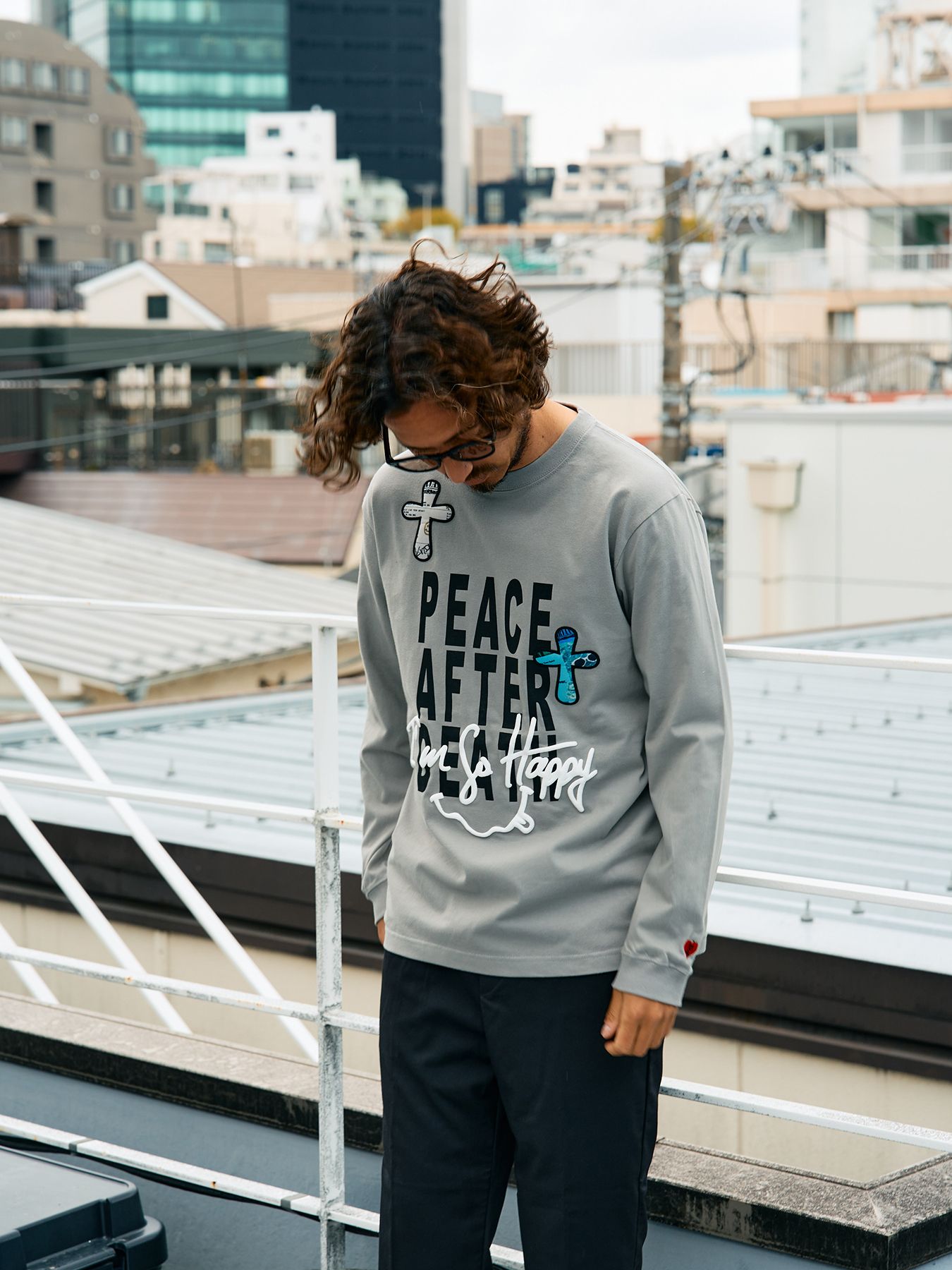 【予約品 5月8日(木) AM10時 締切】 5.6ozコットン天竺 PEACE AFTER DEATH&クロスパッチワーク LS Tシャツ / チャコールグレー