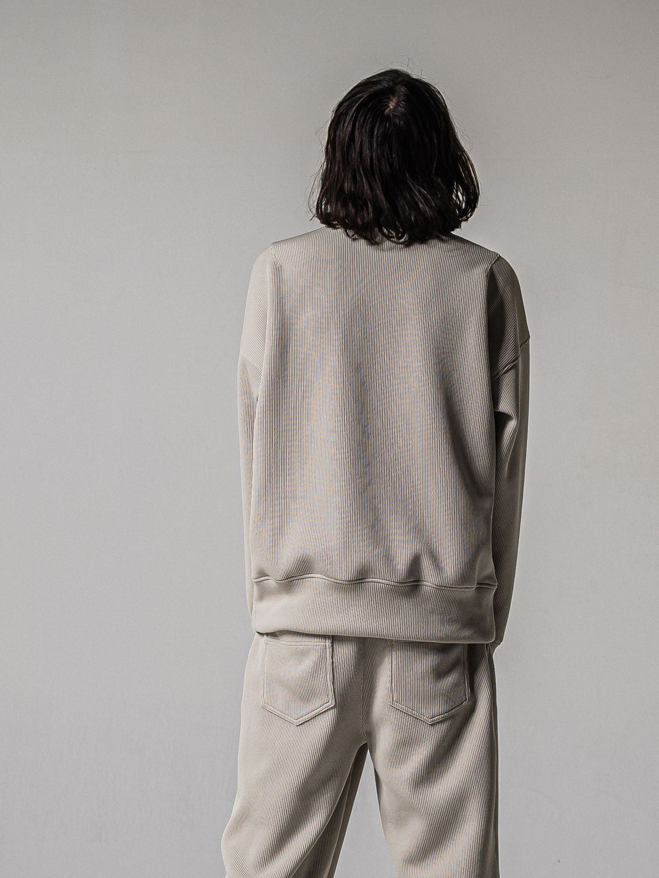 【予約品 11月16日(日) 締切】AZE MILITARY DROP TRAINER / 畔編みニット トレーナー / グレージュ