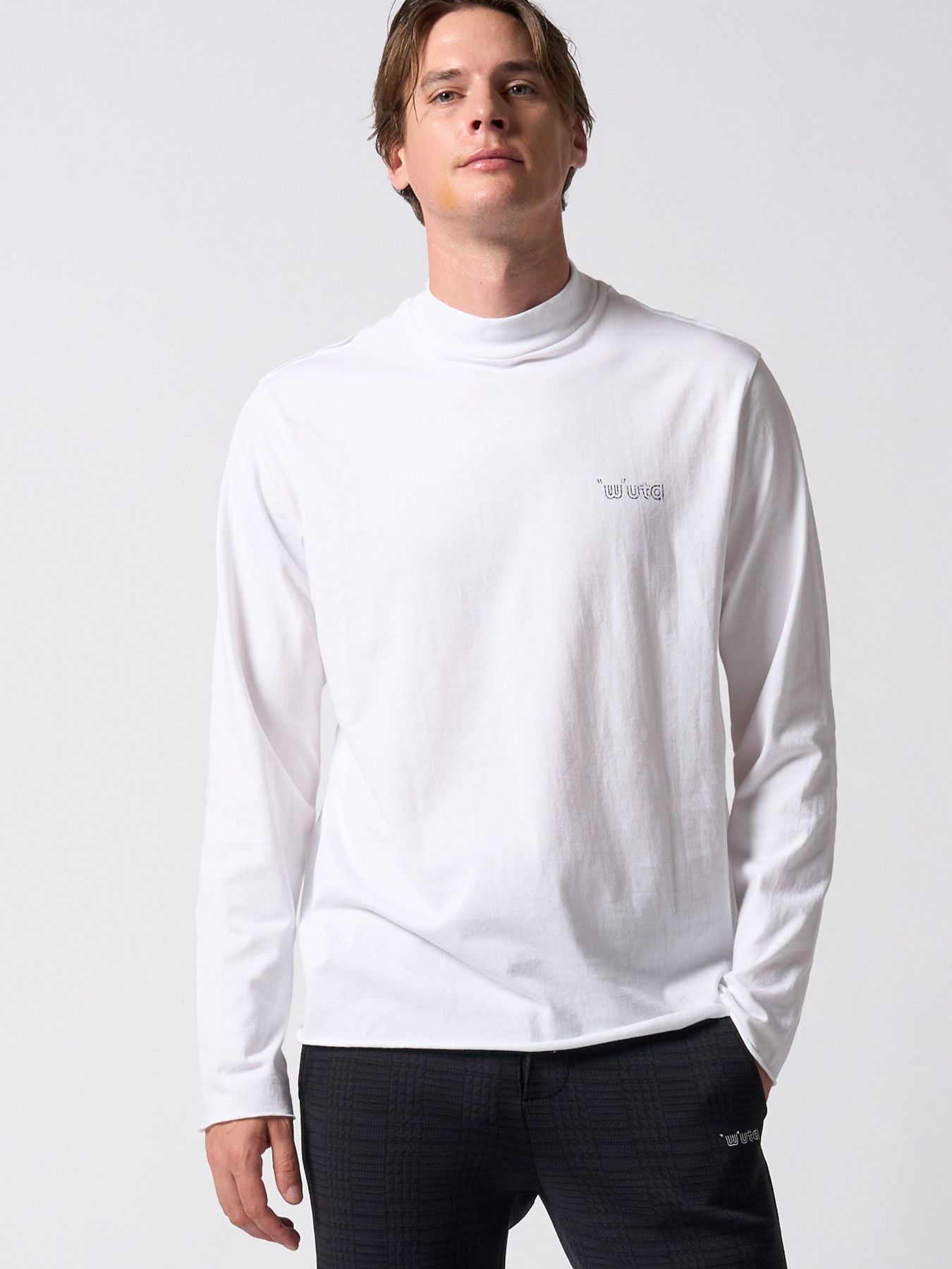 【予約品】muta × wjk collection：cut-off mock-neck L-S(printed) / モックネックロングスリーブカットソー / ホワイト