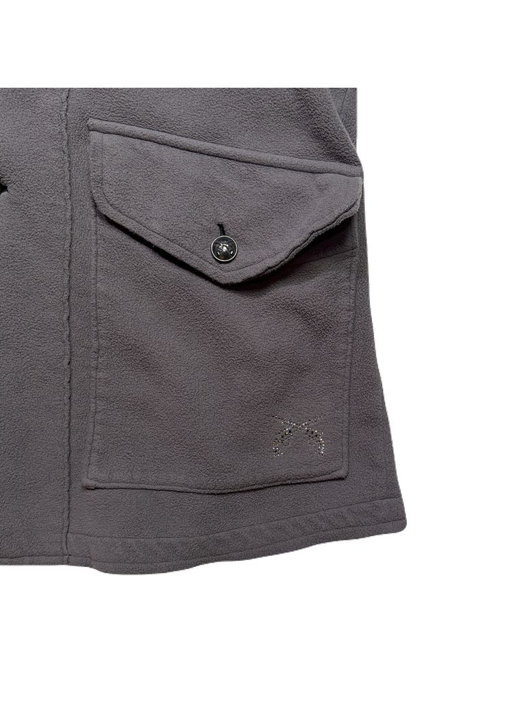 参考画像：左ポケット下部のスワロフスキークリスタルのクロスガン