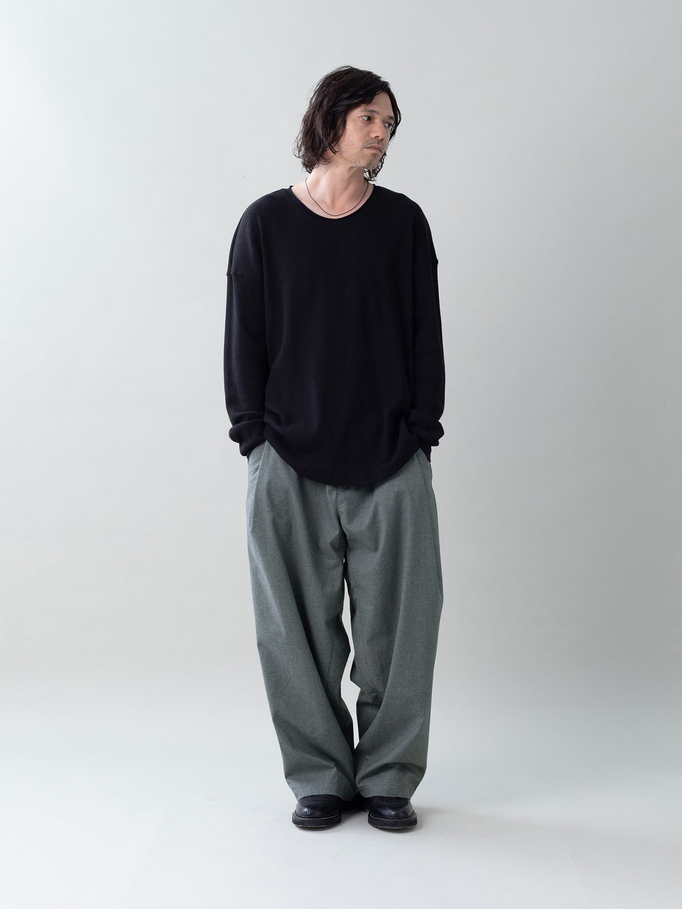 【予約品 5月27日(水) 締切】WOOLTHERMAL-TEE print / ロゴプリント ローリングネックTシャツ / ブラック