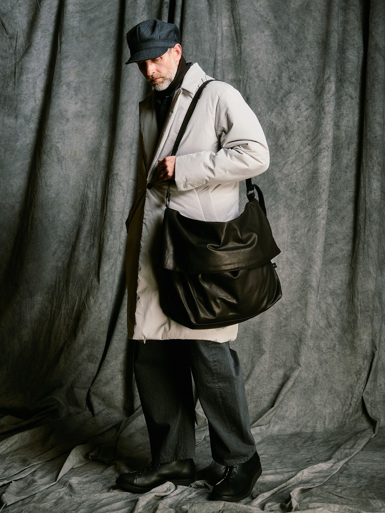 【予約品 4月19日(日) 18時締切】leather shoulder bag / カウレザーショルダーバッグ / ブラック