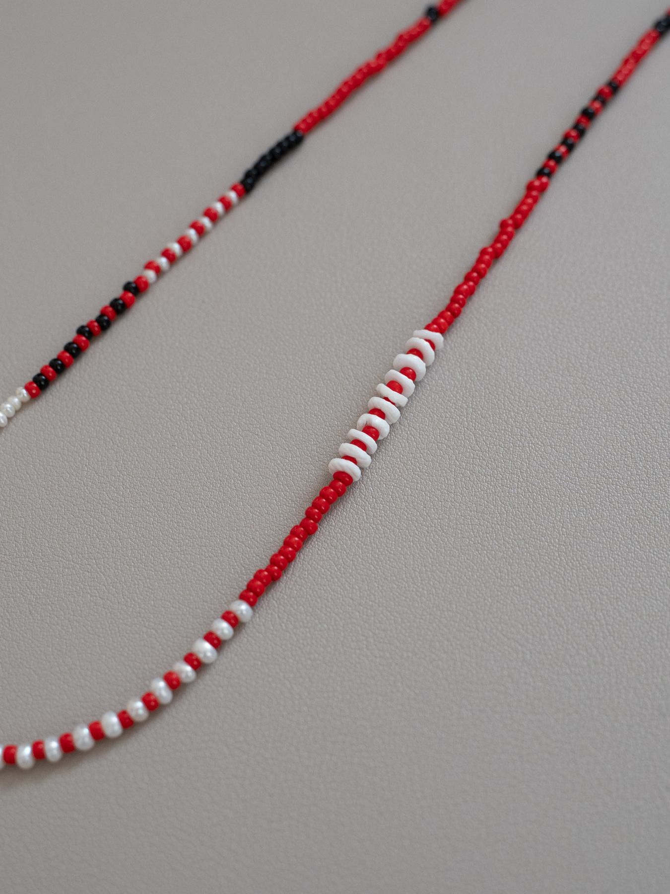 《予約品》 SHELL BEADS MIX NECKLACE / ネックレス / レッド 【Iroquois.SENTI】