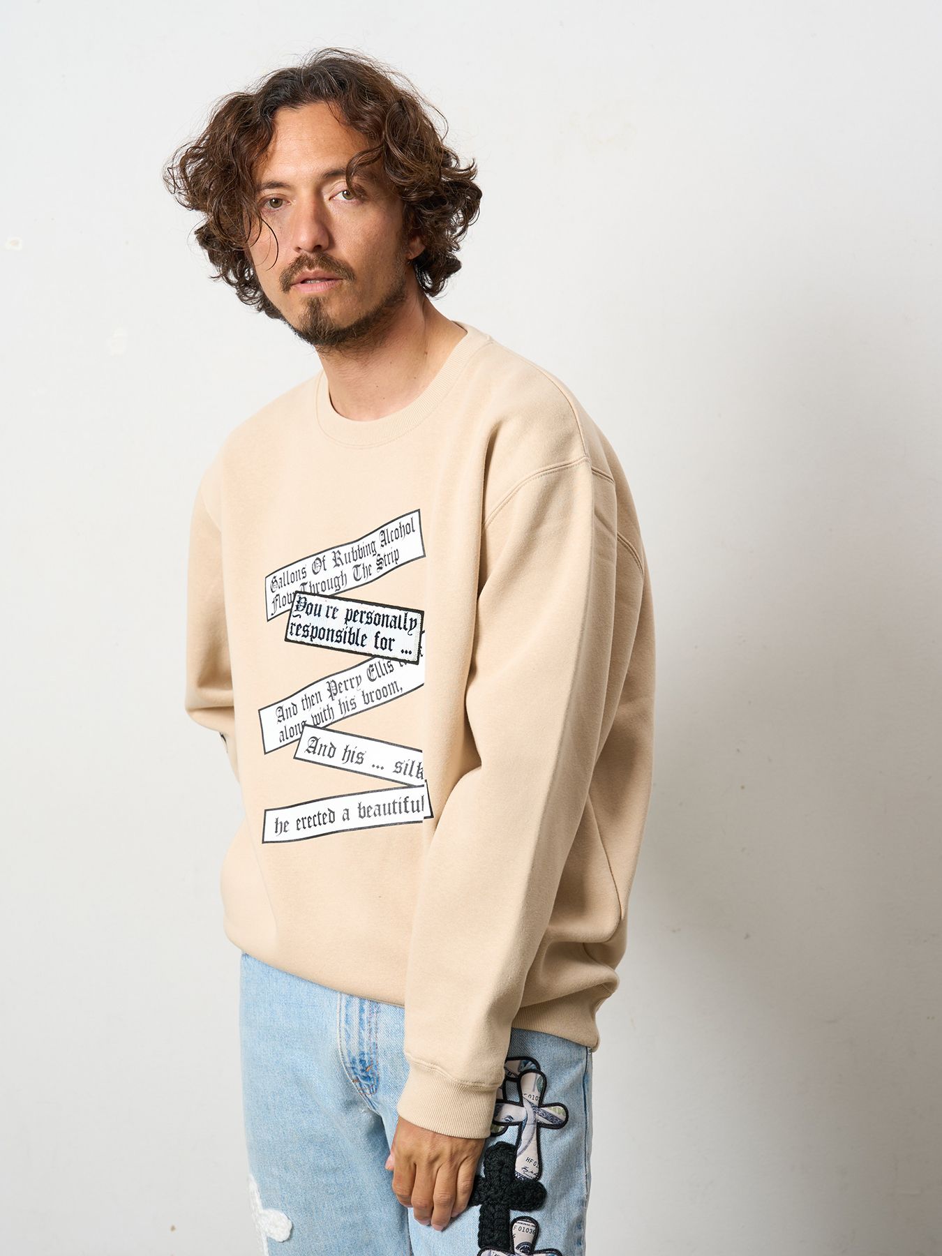 【予約品 5月8日(木) AM10時 締切】 TC裏毛起毛 リリック リボン シークインMUSICプリント スウェットシャツ / ベージュ