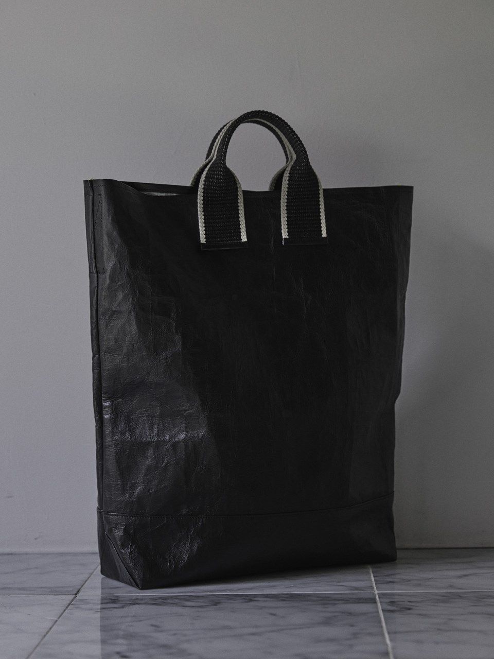 《予約品》 Dyneema® Leather トートバッグ  / ブラック / 即納