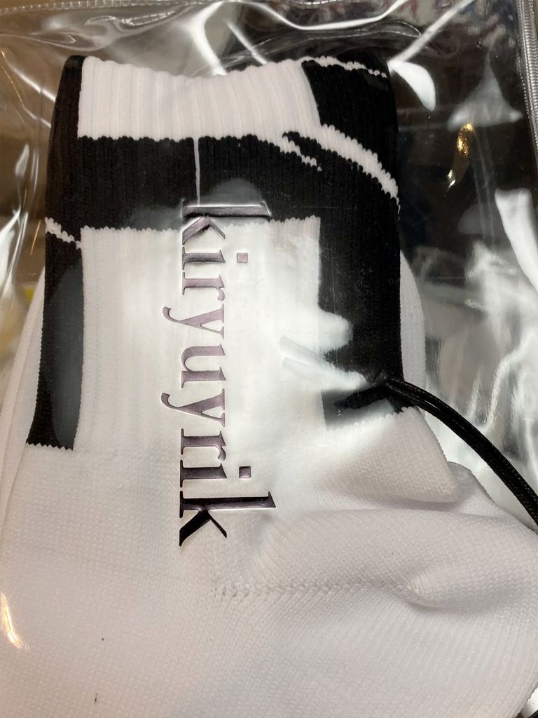 kiryuyrik ロゴクリアケース入り