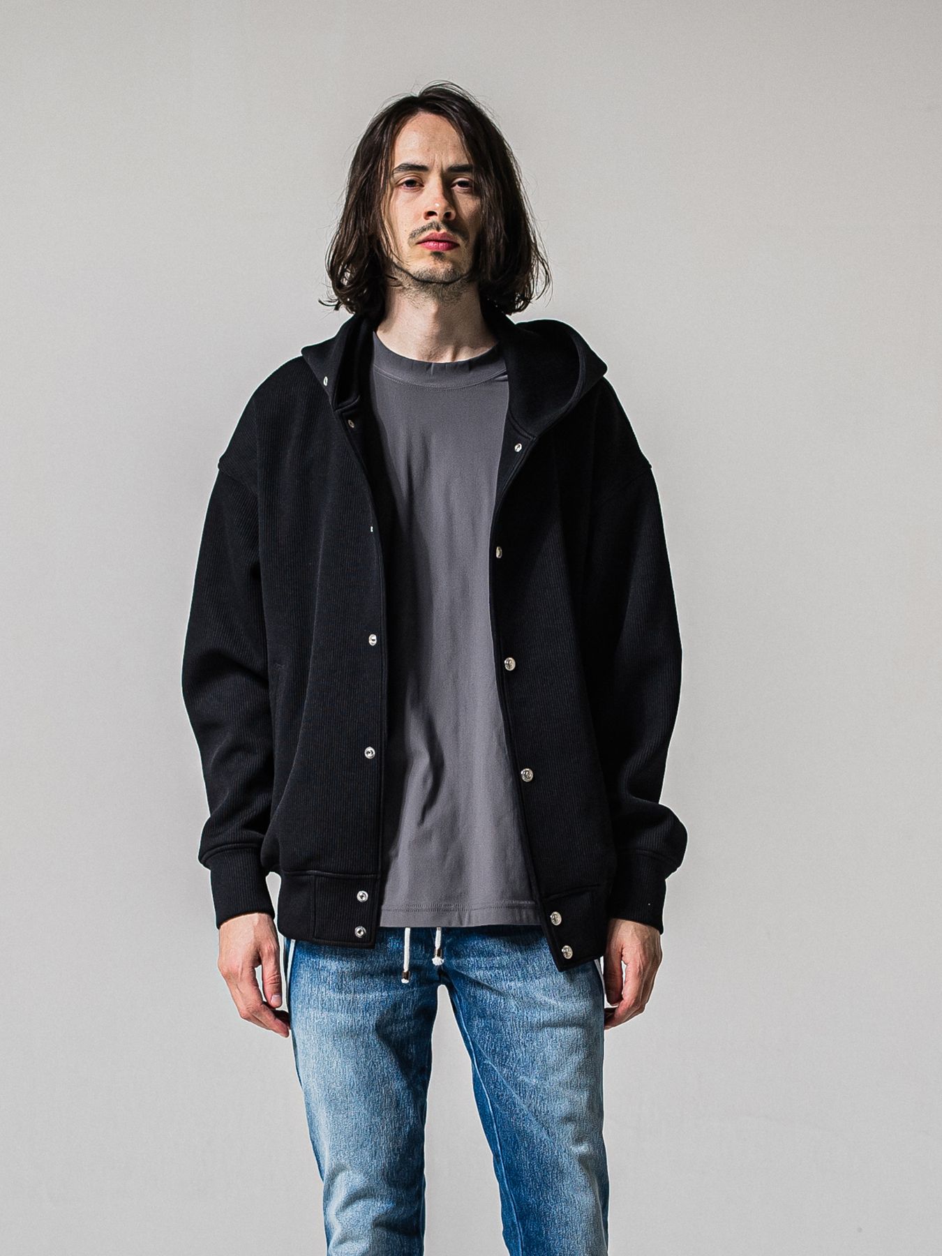 【予約品 11月16日(日) 締切】AZE VARSITY HOODIE / 畔編みニット フード付きスタジャン / ブラック