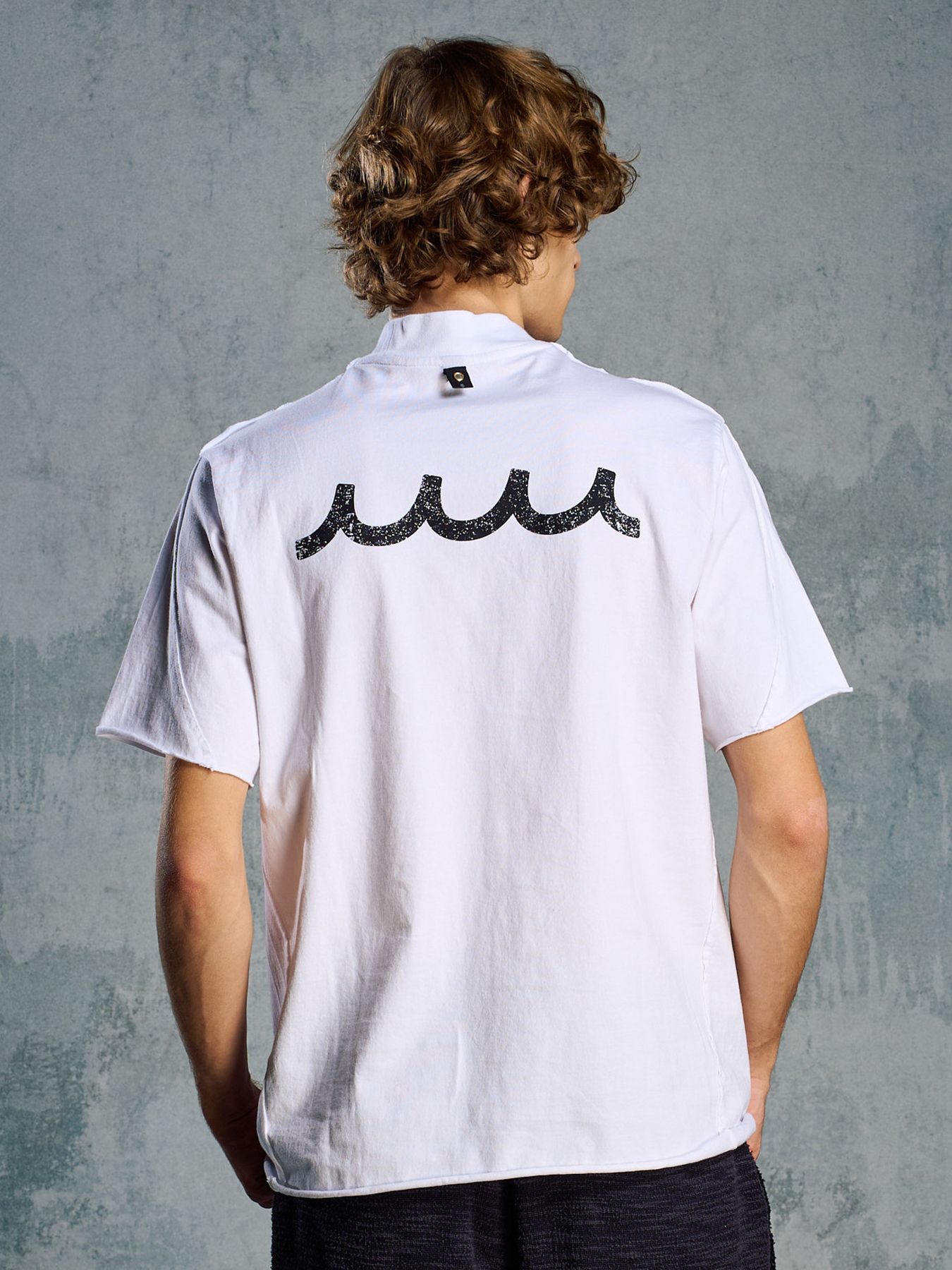 【予約品 1月25日(日) 締切】muta × wjk collection：cut-off mock S/S (printed) / カットオフ モックネック ショートスリーブ / ホワイト