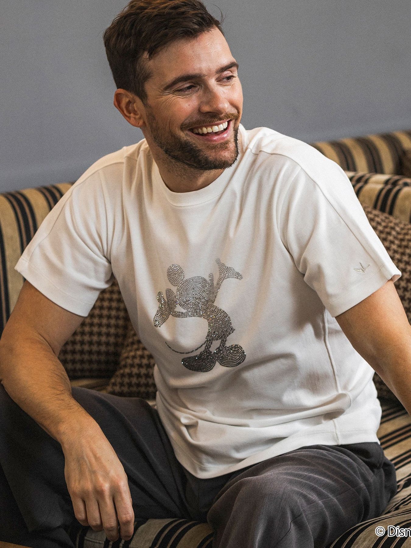 《ミッキーマウス コラボ》ラインストーンシルエット半袖Tシャツ  / ホワイト 【Disney × 1PIU1UGUALE3 RELAX】