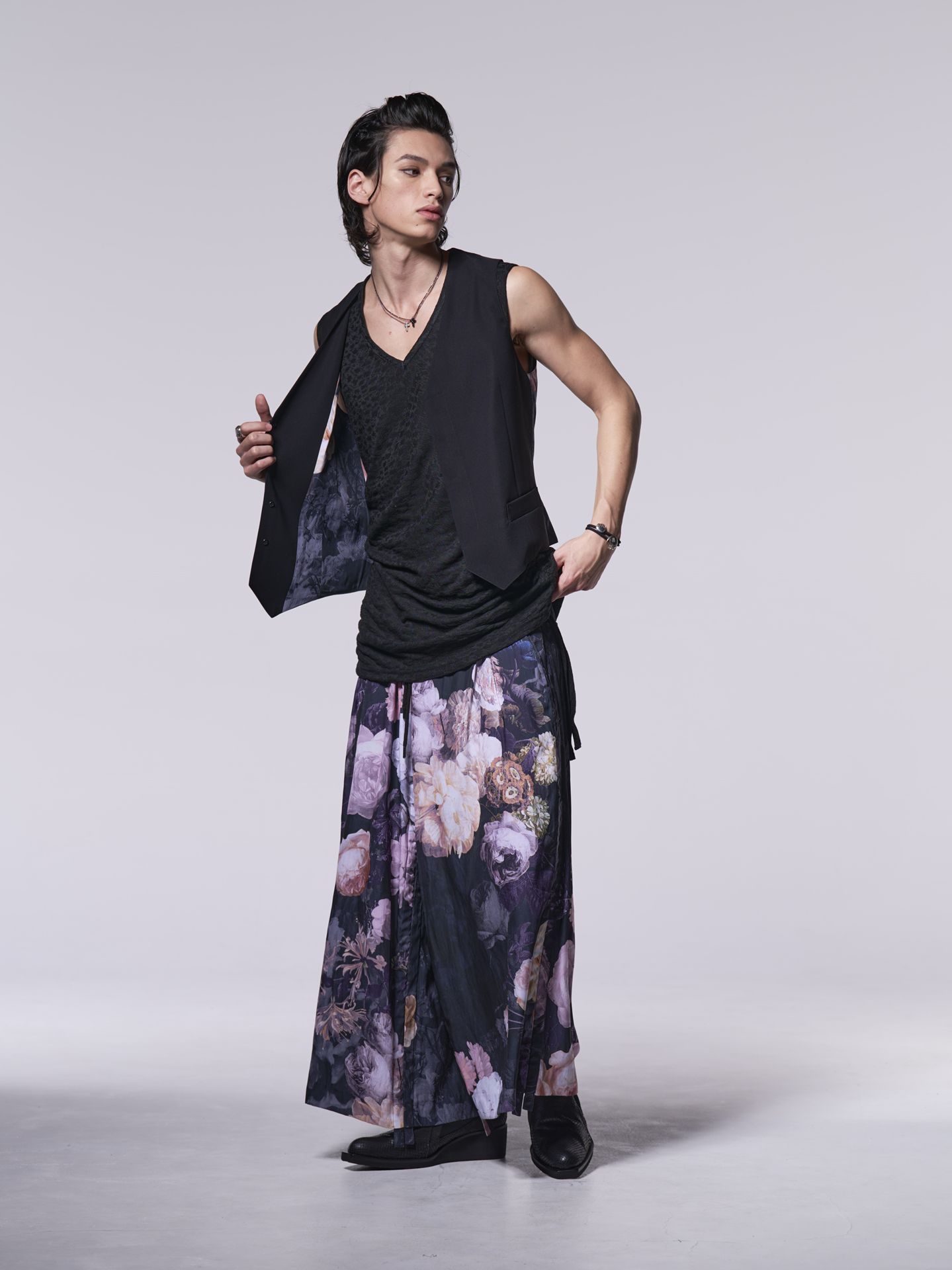 《予約品》 SharringWideTuckSlacks / ワイドタックスラックス / ブラック・フローラ柄