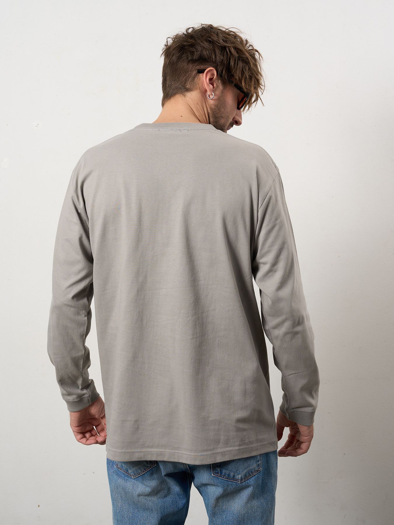 【予約品 10月16日(木) 締切】5.6ozコットン天竺 タイトルボックスシークイン LSシャツ / チャコールグレー