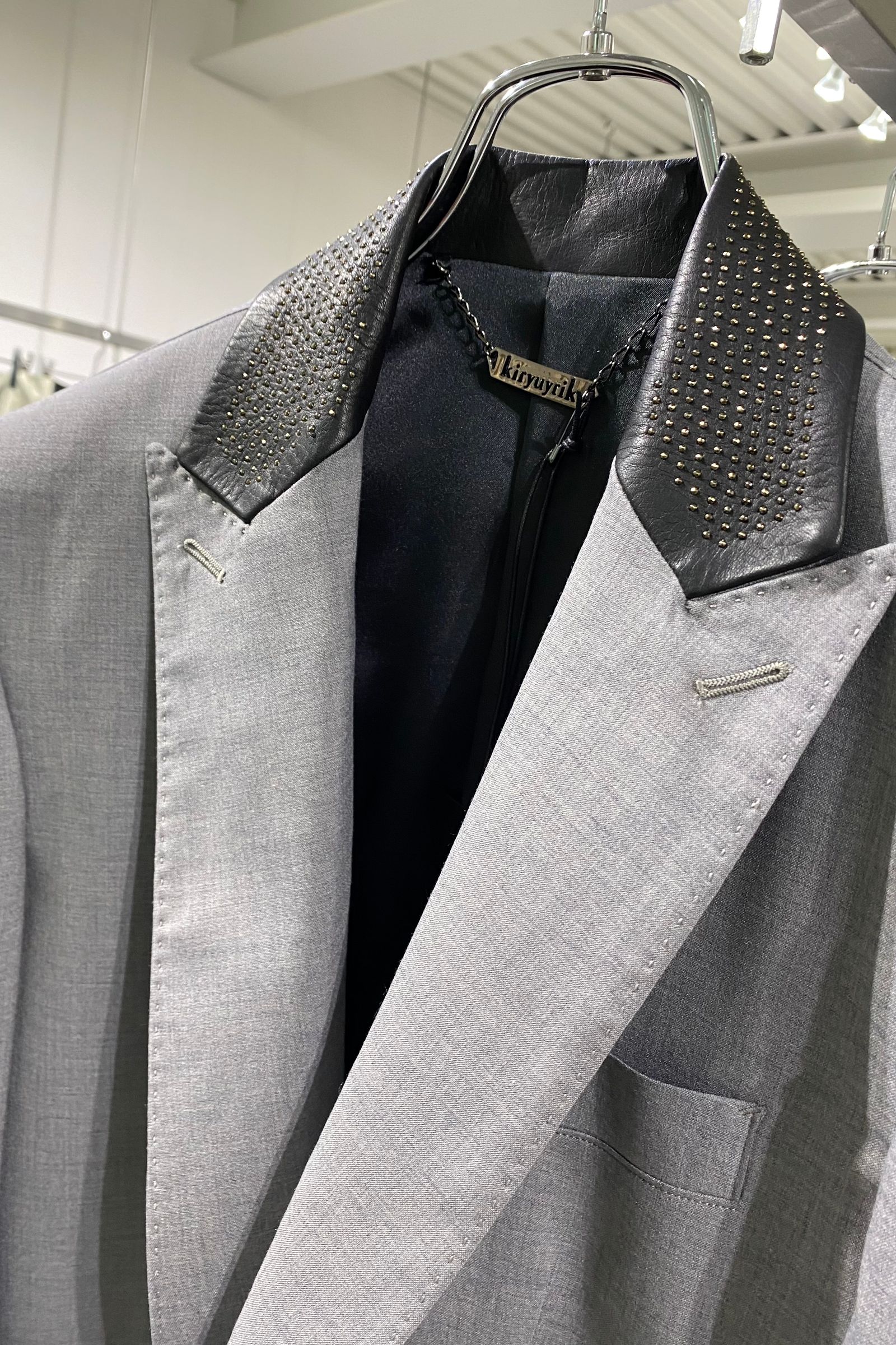 《予約品》 スタッズNailStudsCollarLongJacket / ライトグレー 【kiryuyrik】 2023年3月以降入荷予定