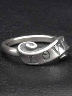 Sweet Little Ribbon Ring / LOVE / リング