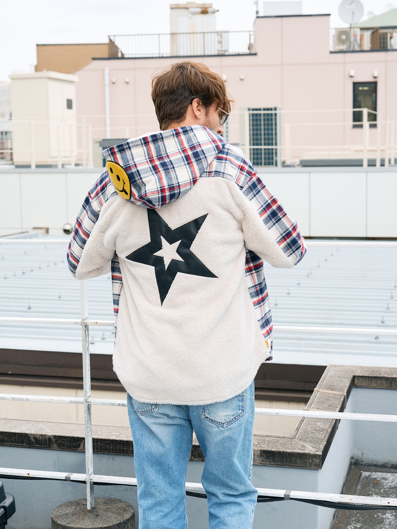 【予約品 】 ヘビーネルチェック-ボア レザースター&サガラパッチワーク フーデッドシャツ / オフホワイト