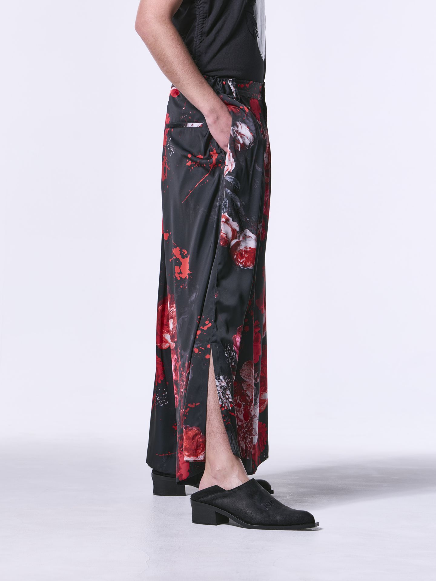 《予約品》 SlitWideTuckSlacks / スリットワイドスラックス / サテンブラック＆レッド