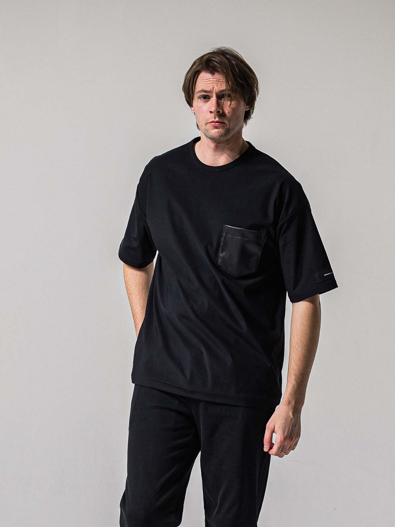【予約品 11月16日(日) 締切】LEATER POCKET OVER NYLON T / エコレザーポケット ルーズTシャツ / ブラック