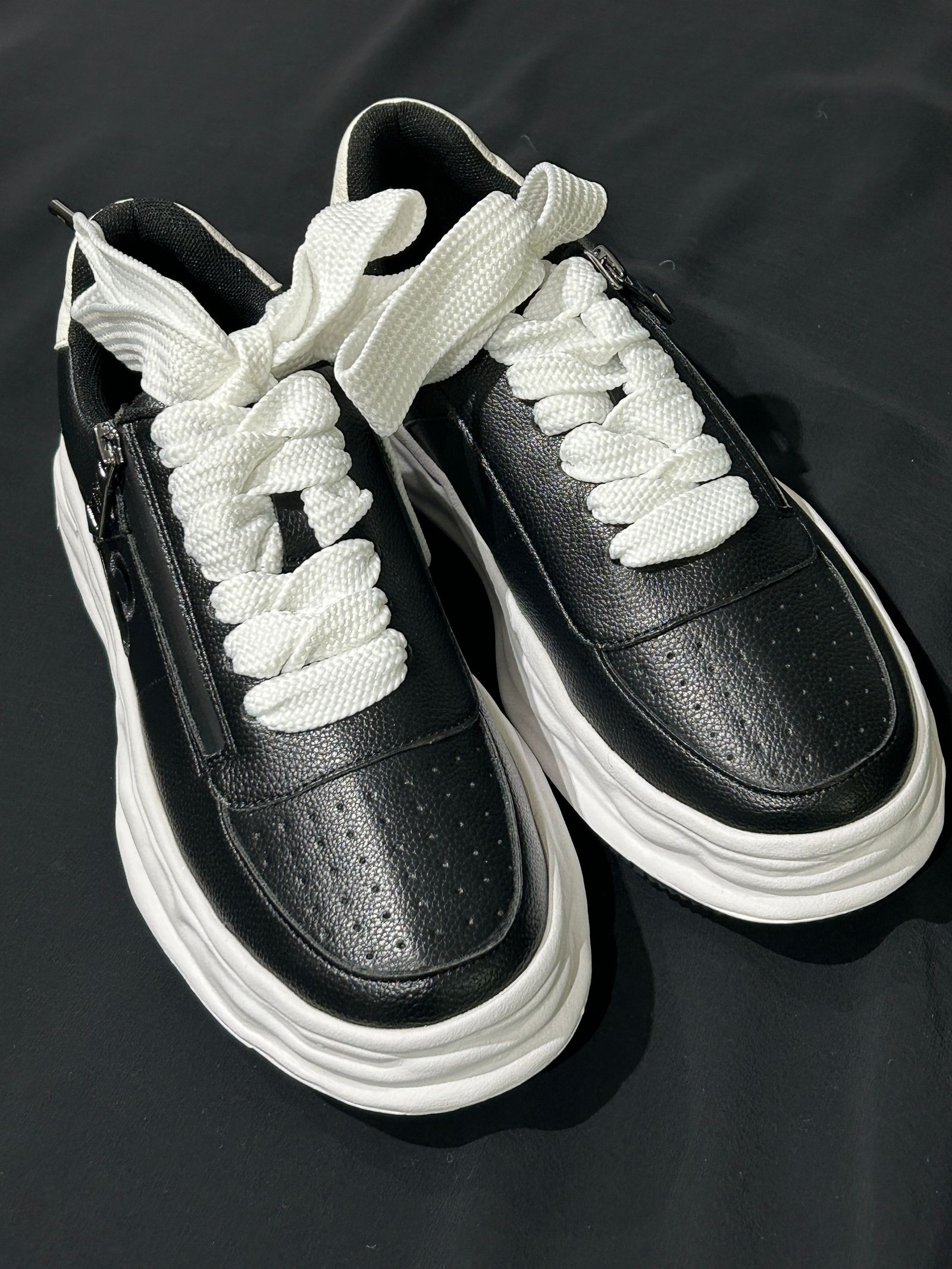 DISTORTED SOLE スニーカー / ブラックUSX-26008