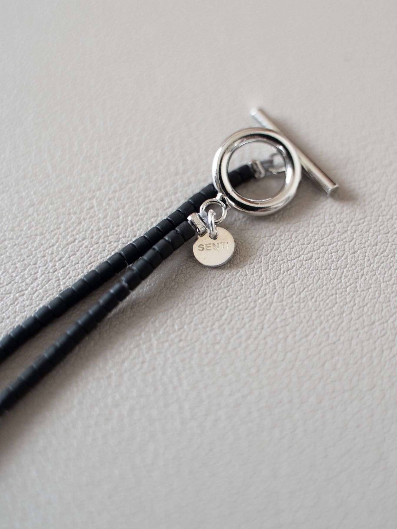 《予約品》 BEADS NECKLACE / ネックレス / ブラック 【Iroquois.SENTI】