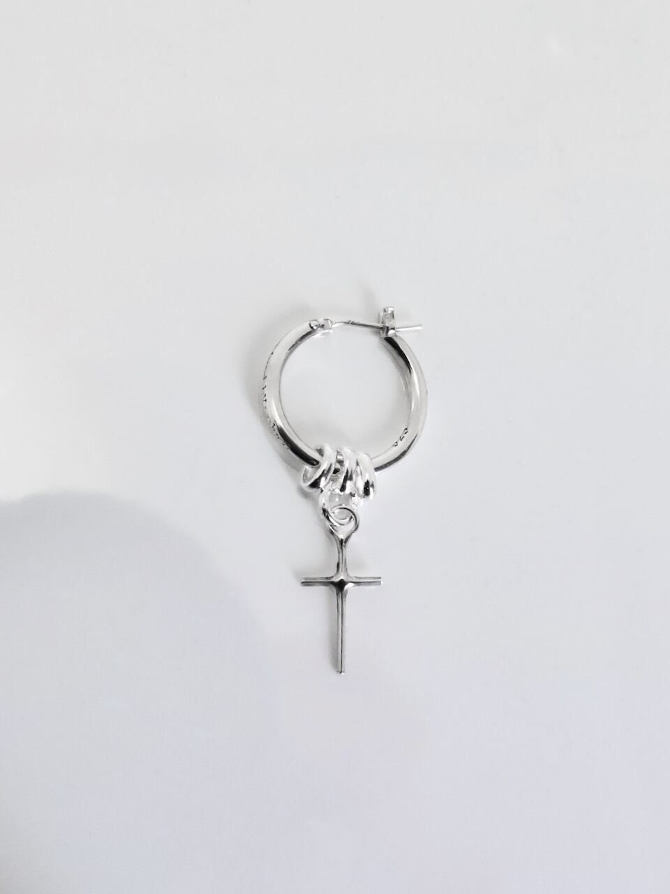 《受注生産》 THIN HOOP -raised by wolves- [LARGE] with OVAL and CROSS / レイズド・バイ・ウルヴス シンフープ L ウィズ オーバル&クロス 【注文から2～3週間後入荷予定】