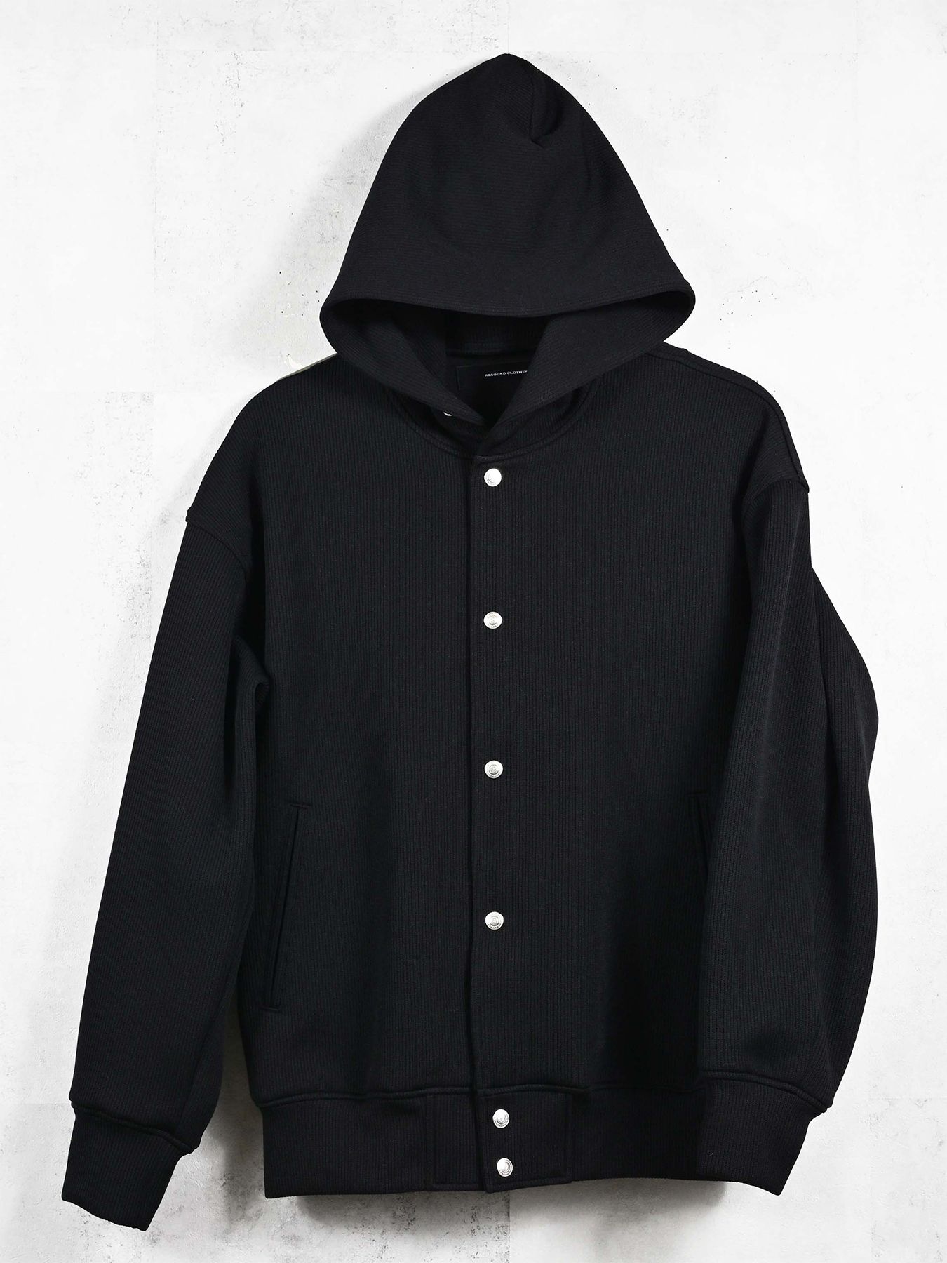 【予約品 11月16日(日) 締切】AZE VARSITY HOODIE / 畔編みニット フード付きスタジャン / ブラック