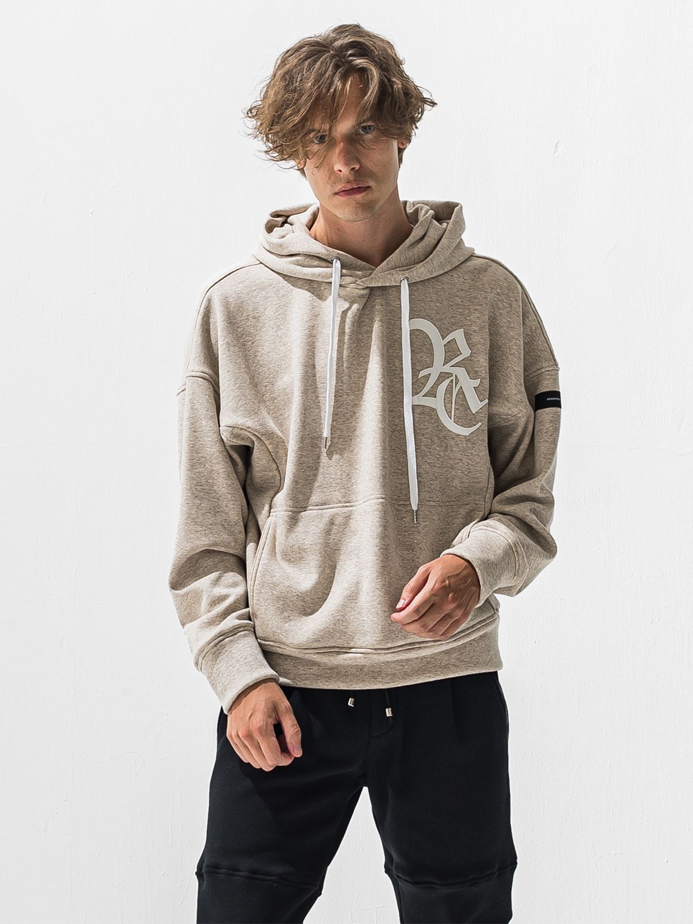 【予約品 9月6日(日) 締切】RC VELOURS FLEECE HOODIE / RCレザーワッペン 裏起毛 ルーズフーディー / ブラウン