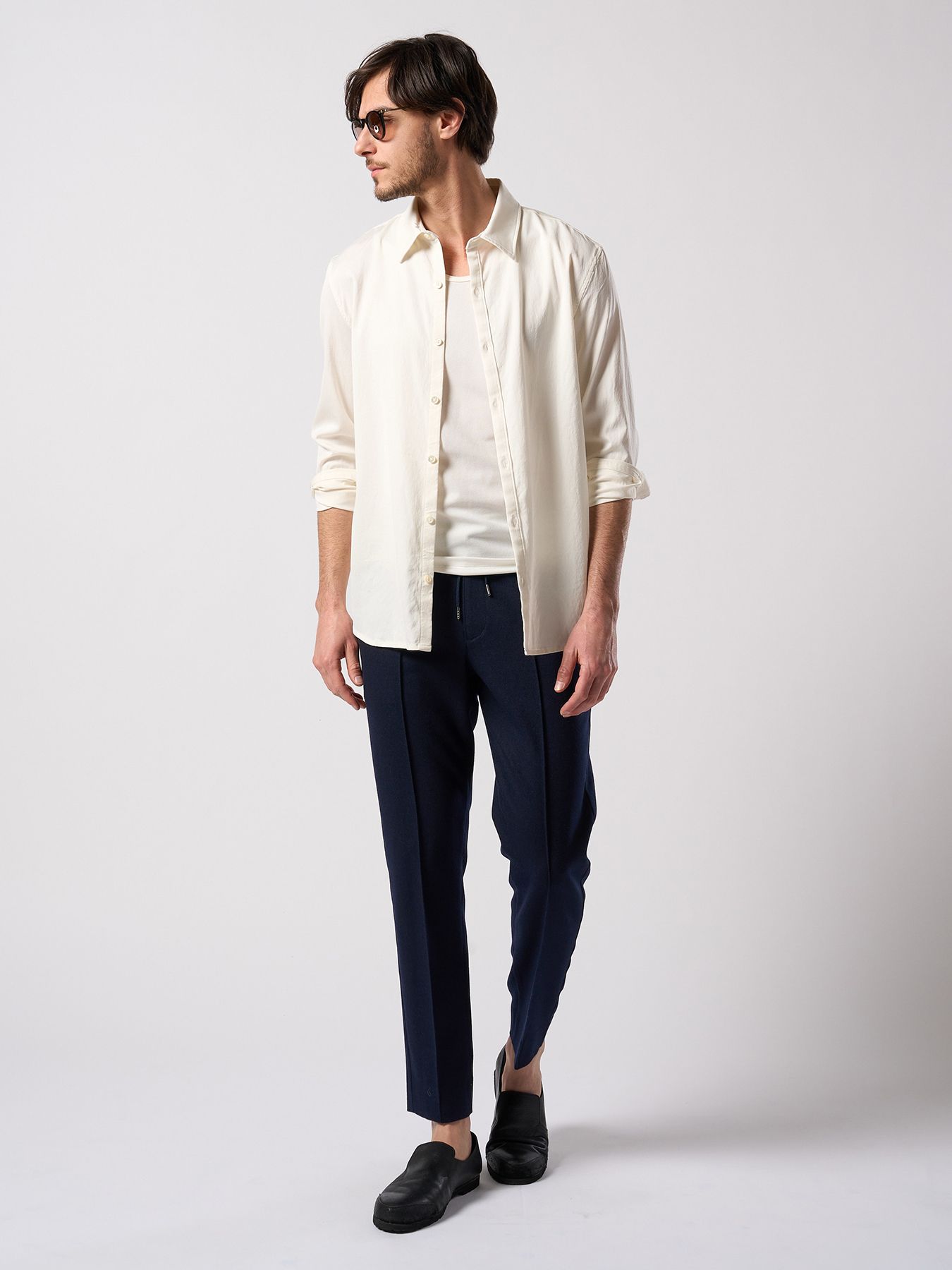 【予約品 4月19日(日) 18時締切】comfort pin-tuck slim slacks / コンフォート ピンタック スリムスラックス / ネイビー