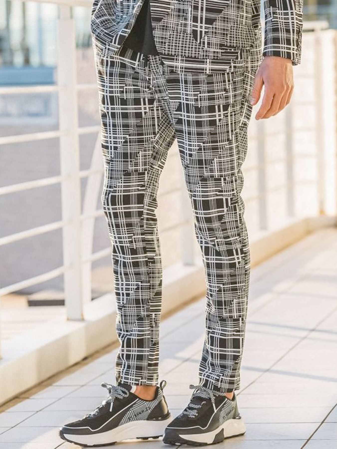 ジオメトリックスラックス / ブラック