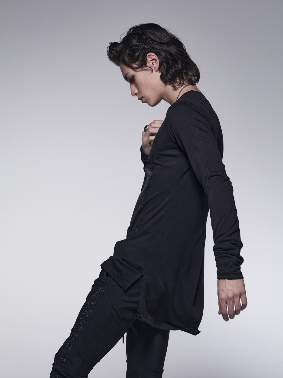 《予約品》 V-NeckT-Shirt / プリント入りVネック長袖Tシャツ / ブラック 【kiryuyrik】 8月以降入荷予定
