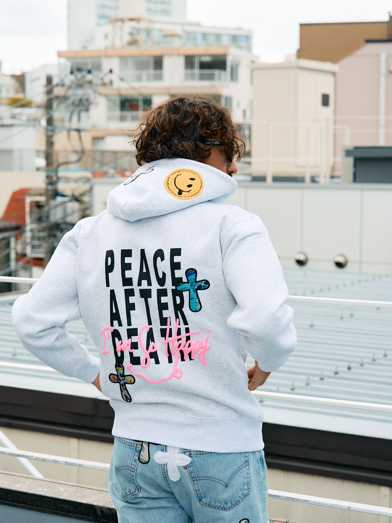 【予約品 5月8日(木) AM10時 締切】 TC裏毛起毛 PEACE AFTER DEATH&マルチパッチワーク プルパーカー / アッシュ
