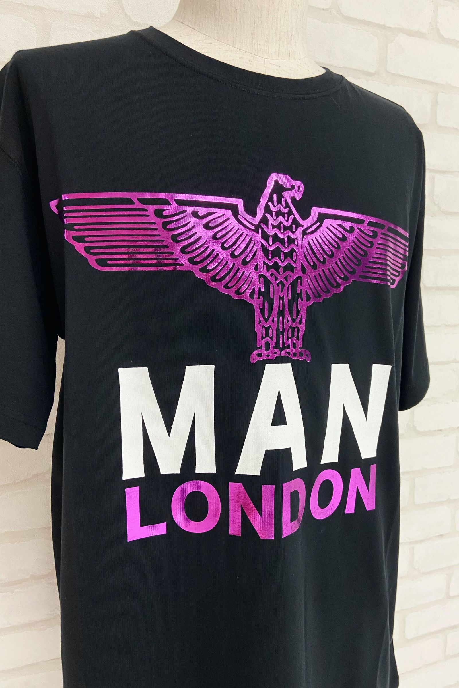 shots T-shirt / Black×Pink 【BOY LONDON】