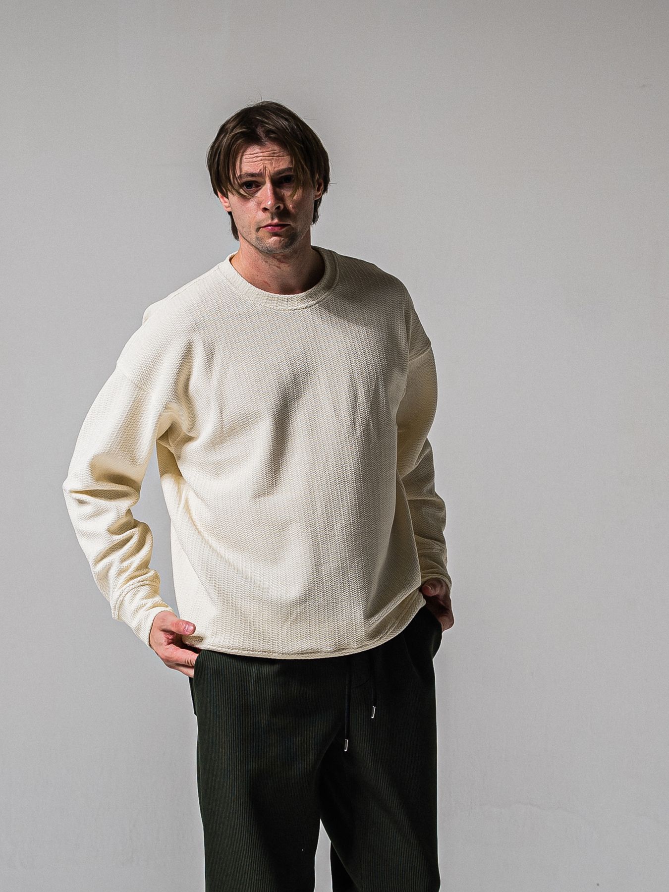 【予約品 11月16日(日) 締切】BLISTER TRAINER / ブリスターニット トレーナー  / オフ