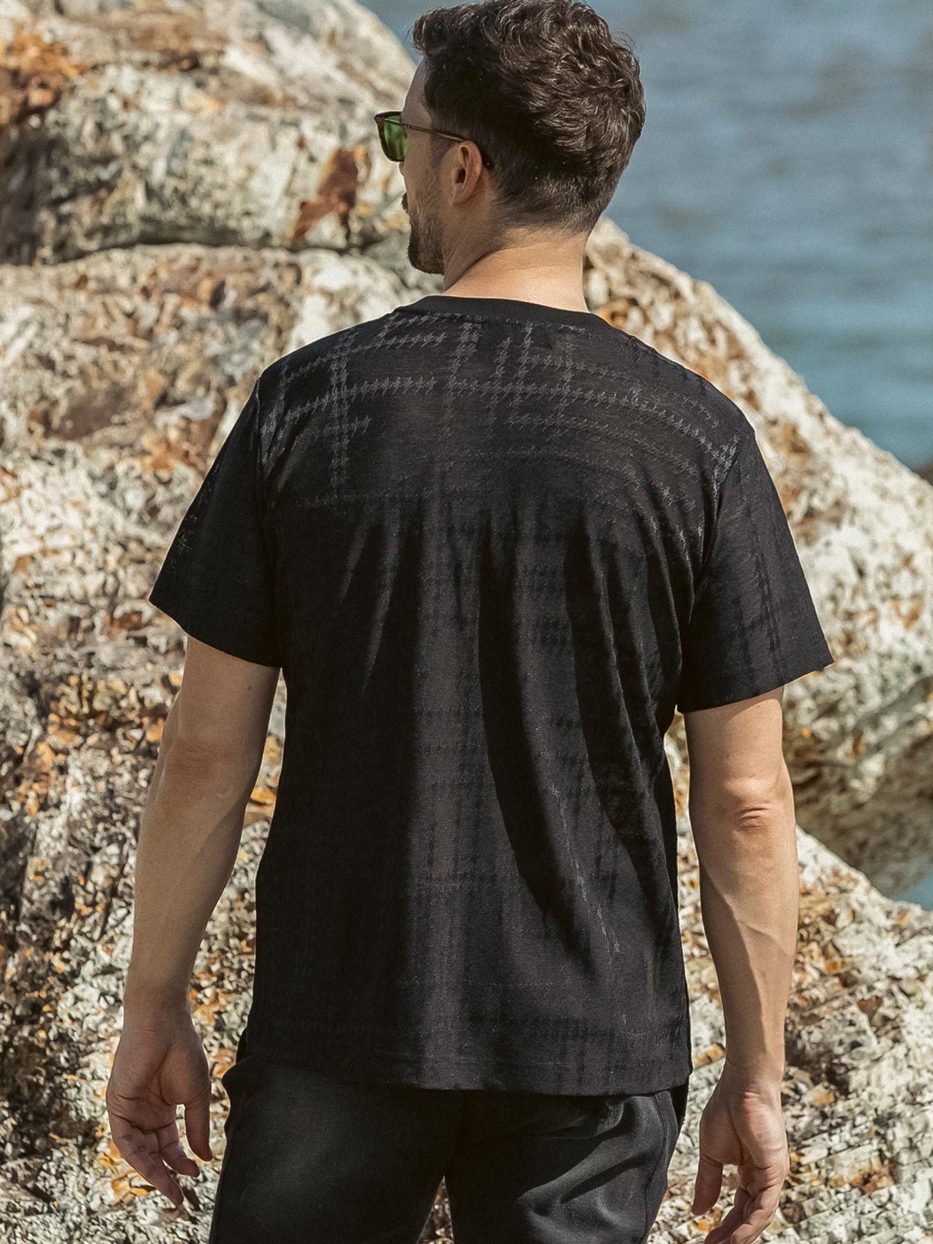 RANDOM HOUNDSTOOTH JACQUARD T-SHIRT / ブラック【1PIU1UGUALE3 RELAX 】
