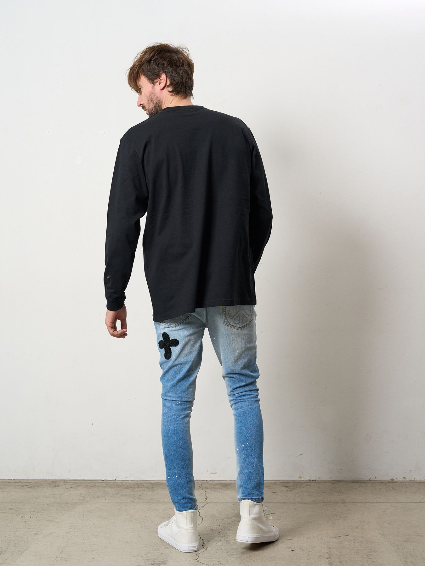 【予約品 5月8日(木) AM10時 締切】 5.6ozコットン天竺 ラベルスマイル発泡プリントLS Tシャツ / ブラック