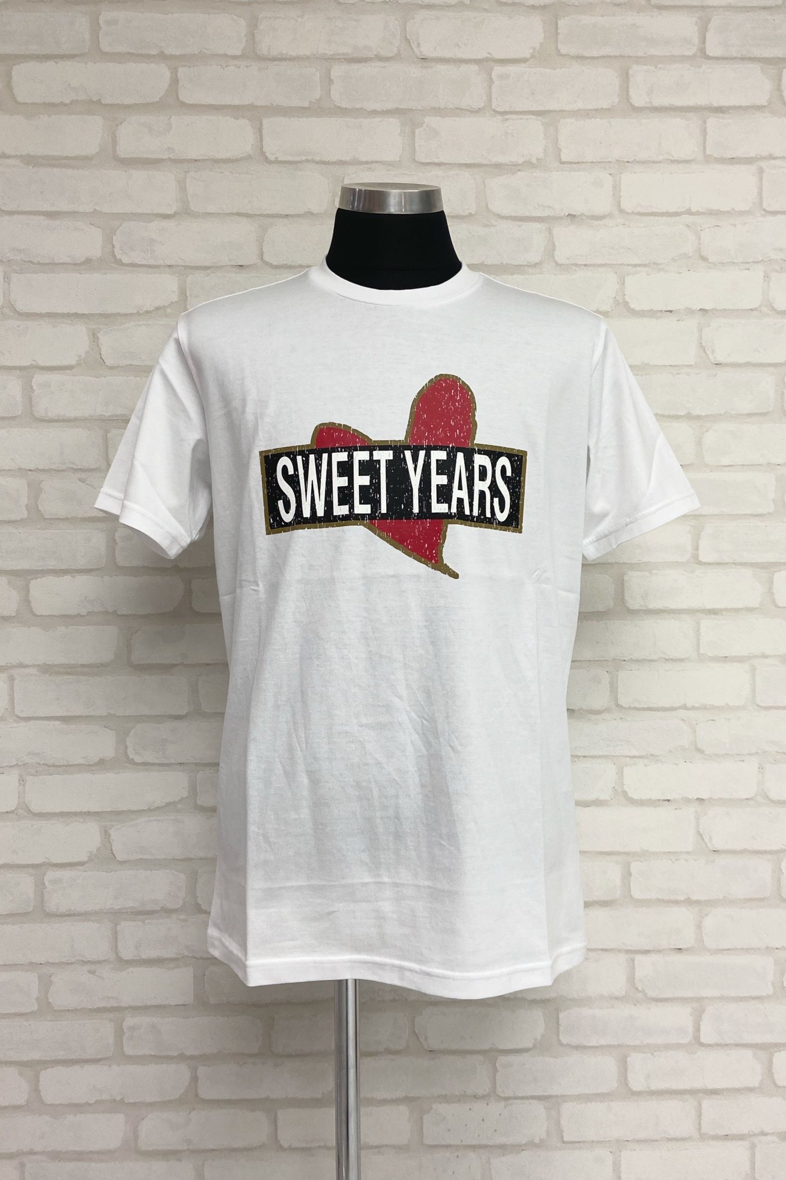 SY32 by SWEET YEARS - ロゴハートプリントTシャツ / NERO 【SWEET