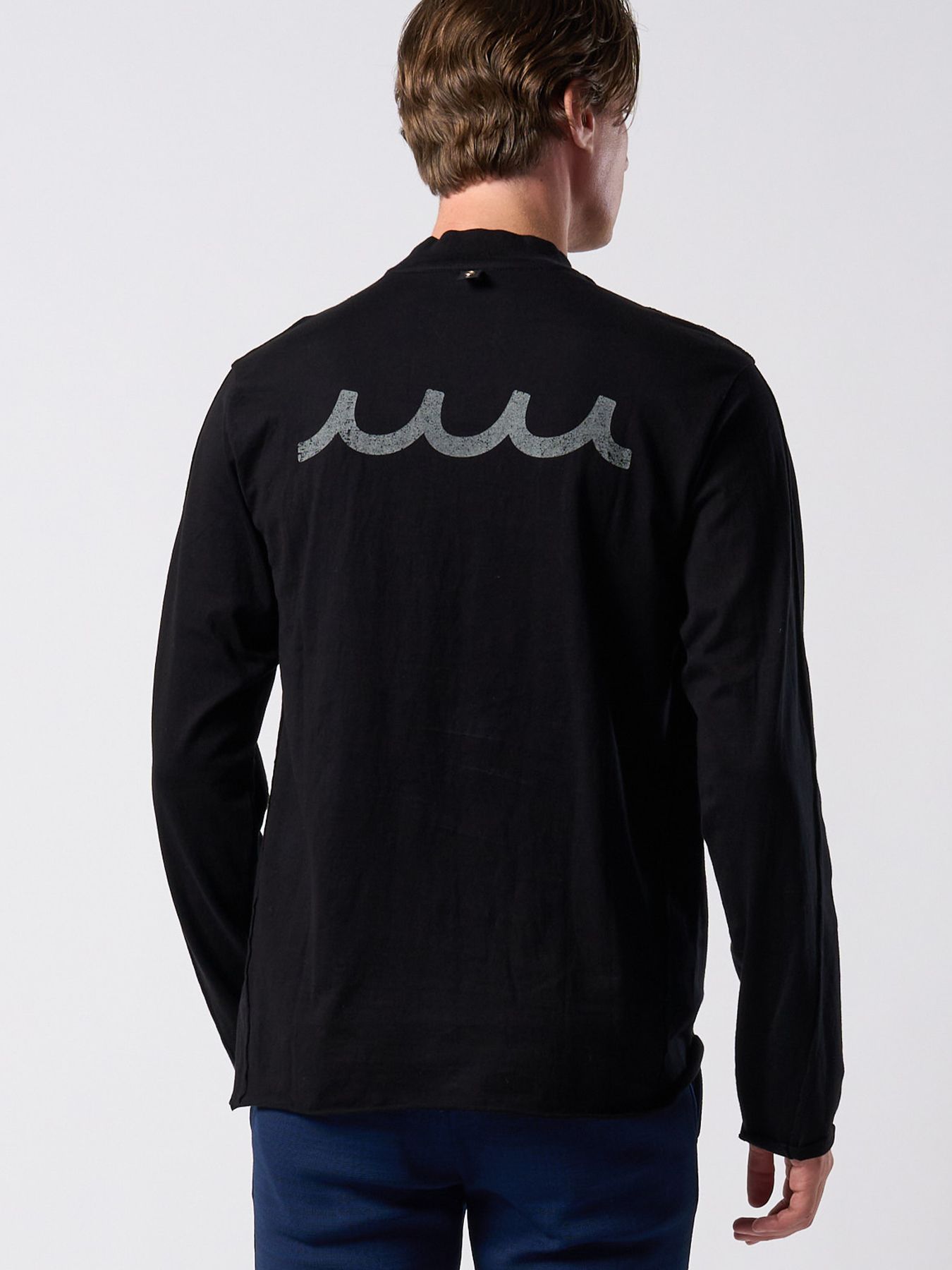 【予約品】muta × wjk collection：cut-off mock-neck L-S(printed) / モックネックロングスリーブカットソー / ディープブラック