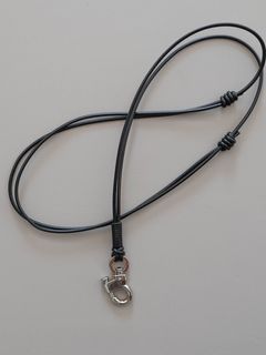 《予約品》 PULL UP LEATHER STRAP / ネックストラップ / ブラック 【Iroquois.SENTI】