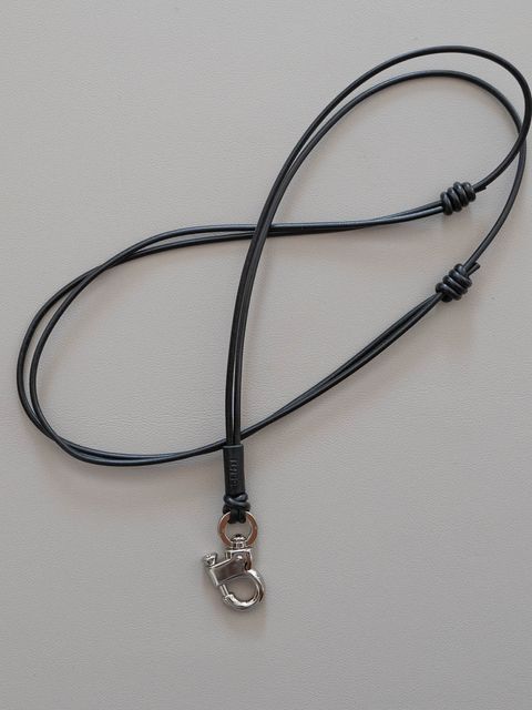 《予約品》 PULL UP LEATHER STRAP / ネックストラップ / ブラック 【Iroquois.SENTI】
