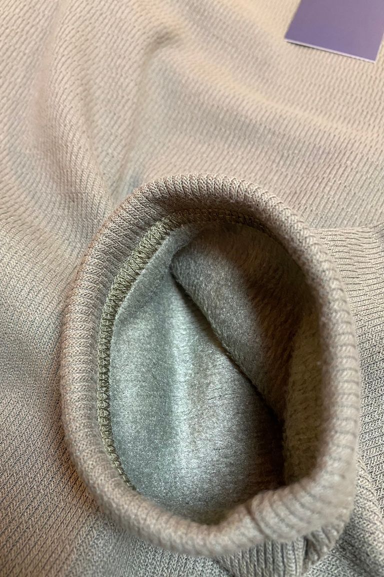 《予約9月1日18時締め》 fleece neo thermal / 肩ロゴ刺繡入り裏地特殊起毛ベロアフリースサーマル / カーキ