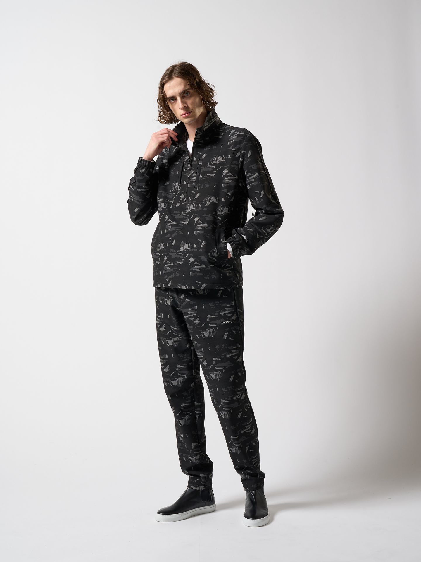 【予約品】 comfy anorak JKT / ジャケット / ブラック・カモ