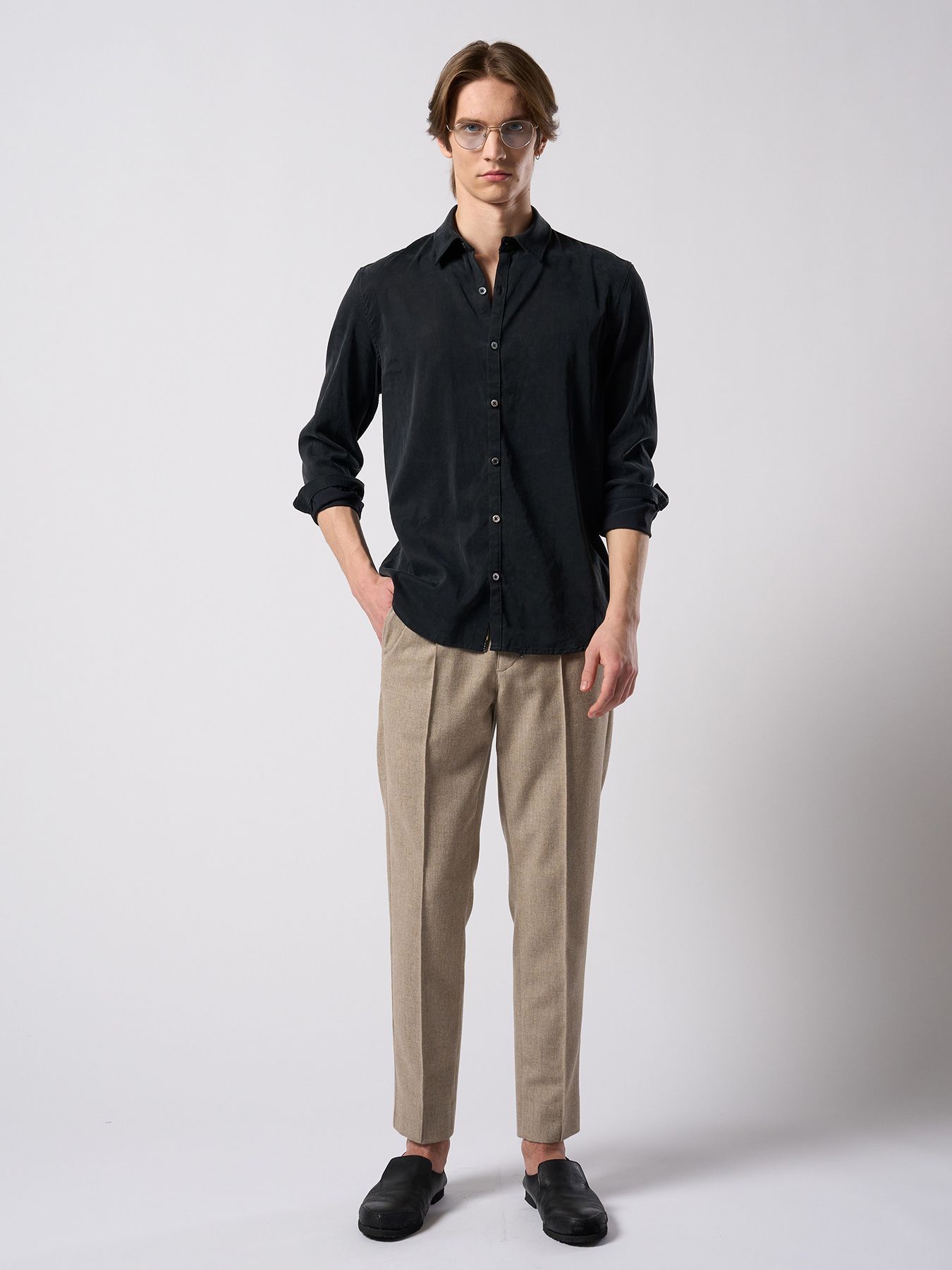 【予約品 4月19日(日) 18時締切】comfort pin-tuck slim slacks / コンフォート ピンタック スリムスラックス / ネイビー