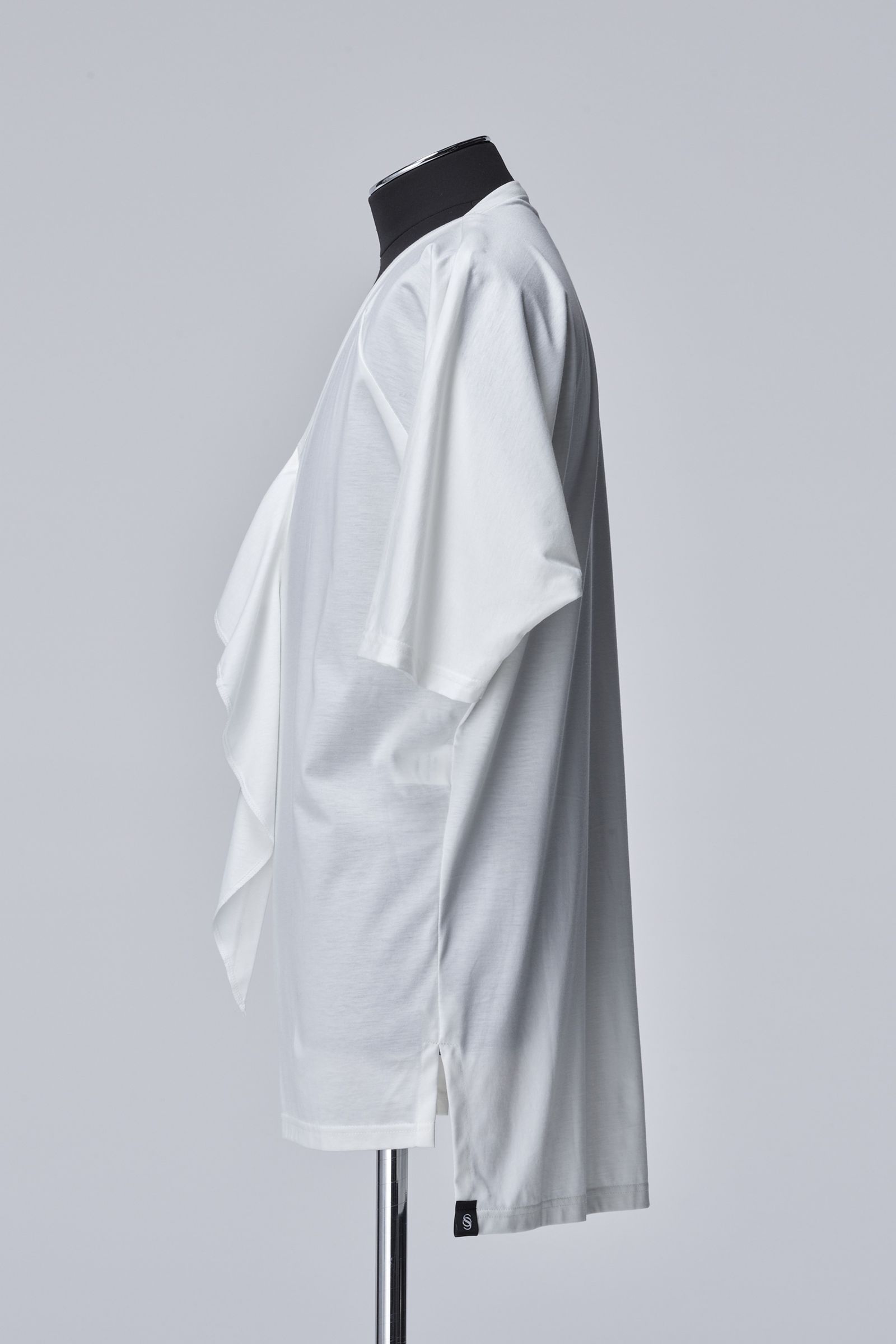 《予約》 Viscose Organic Frill V Dolman T-Shirt / ホワイト 【THE ONENESS】 11月以降入荷予定
