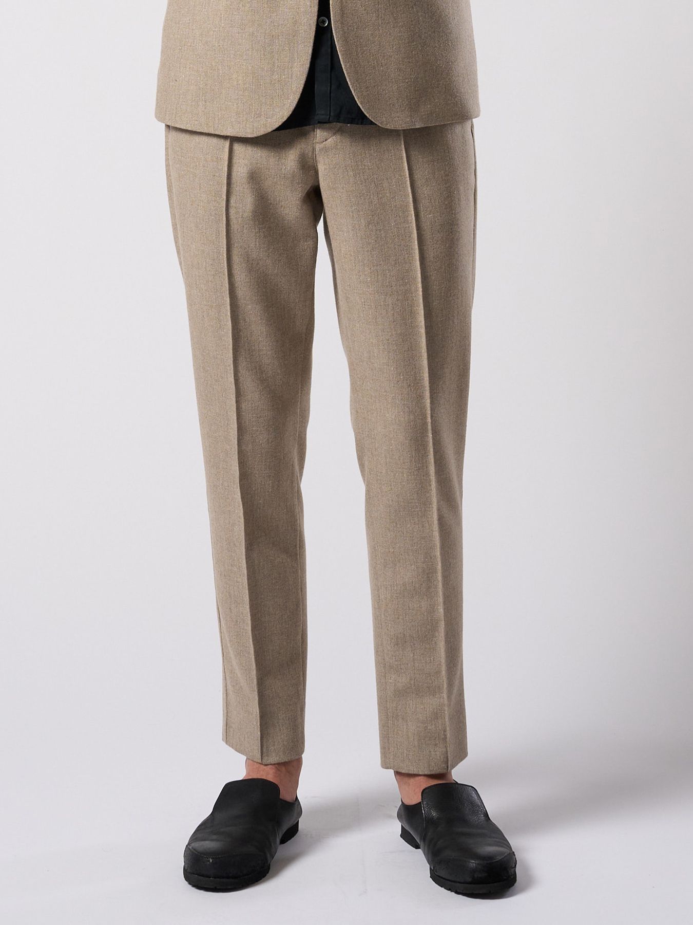 【予約品 4月19日(日) 18時締切】comfort pin-tuck slim slacks / コンフォート ピンタック スリムスラックス / ネイビー
