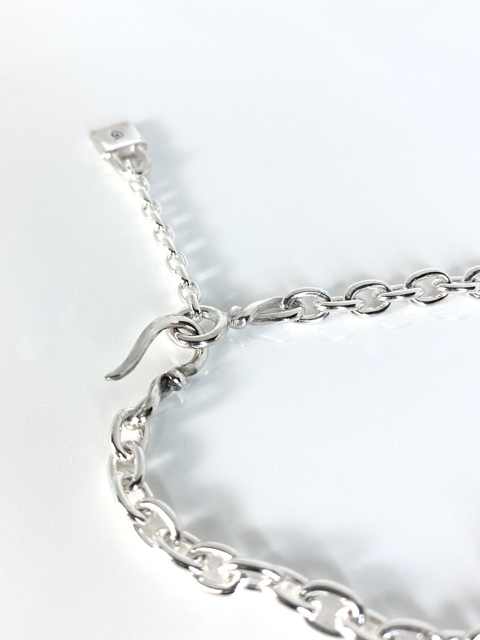 《受注生産》SNAKE CHAIN BRACELET w/ GARNET / スネークチェーンブレスレットガーネットアイズ / 注文から5～8週間後入荷予定