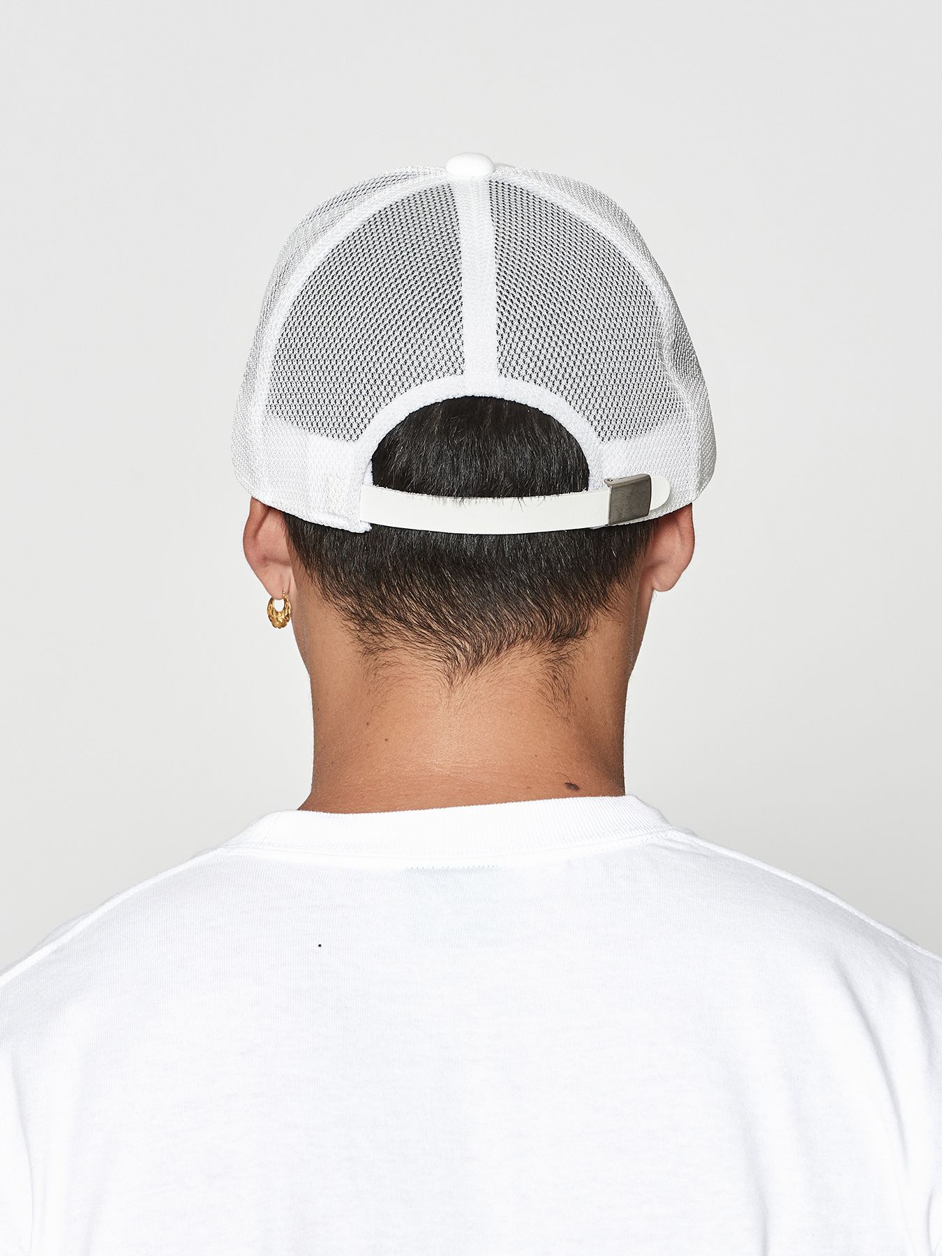 【予約品 10月9日(木) 締切】muta College Logo Mesh Cap / メッシュキャップ / ホワイト【Acanthus × muta MARINE】