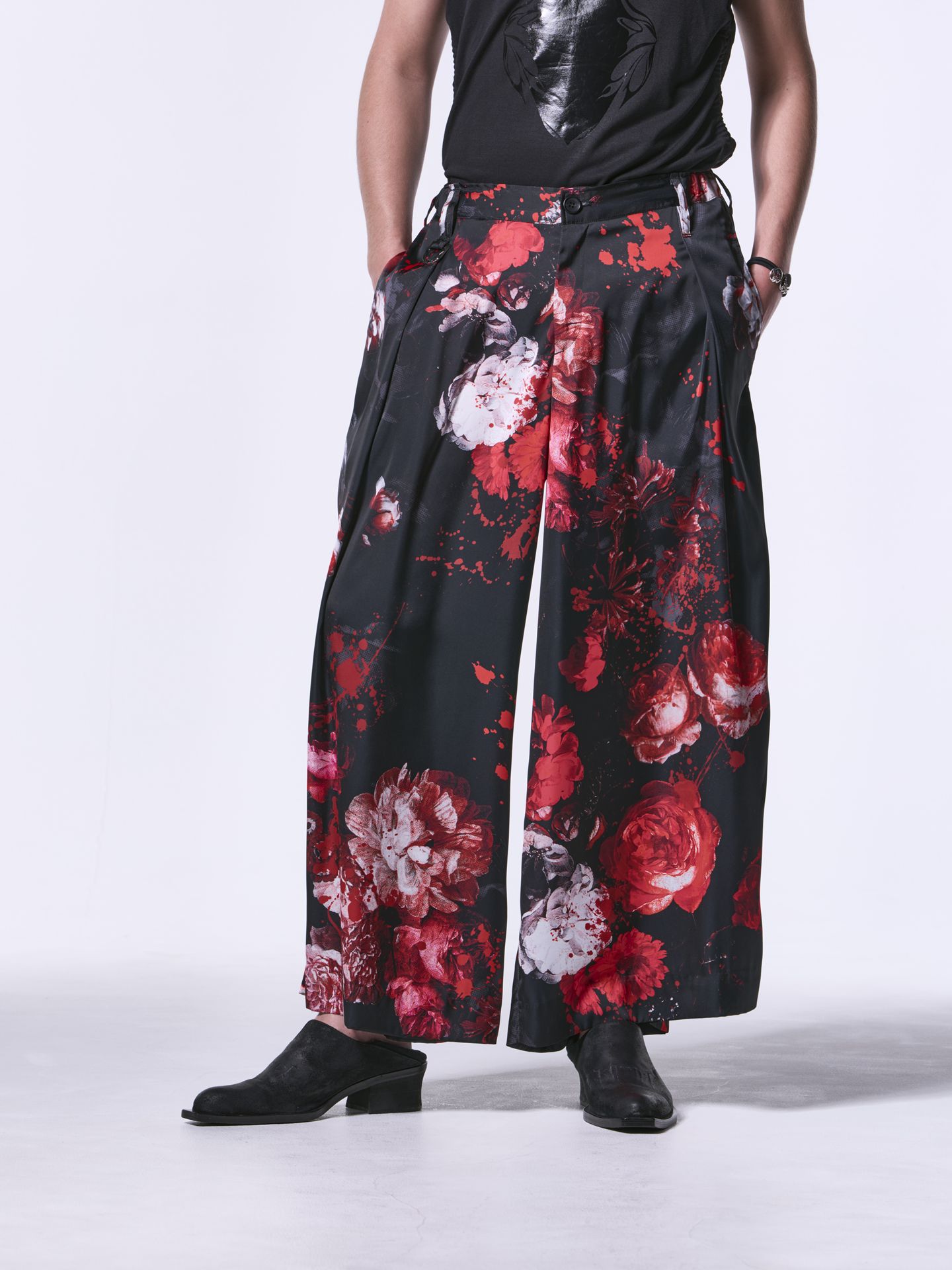 《予約品》 SlitWideTuckSlacks / スリットワイドスラックス / サテンブラック＆レッド