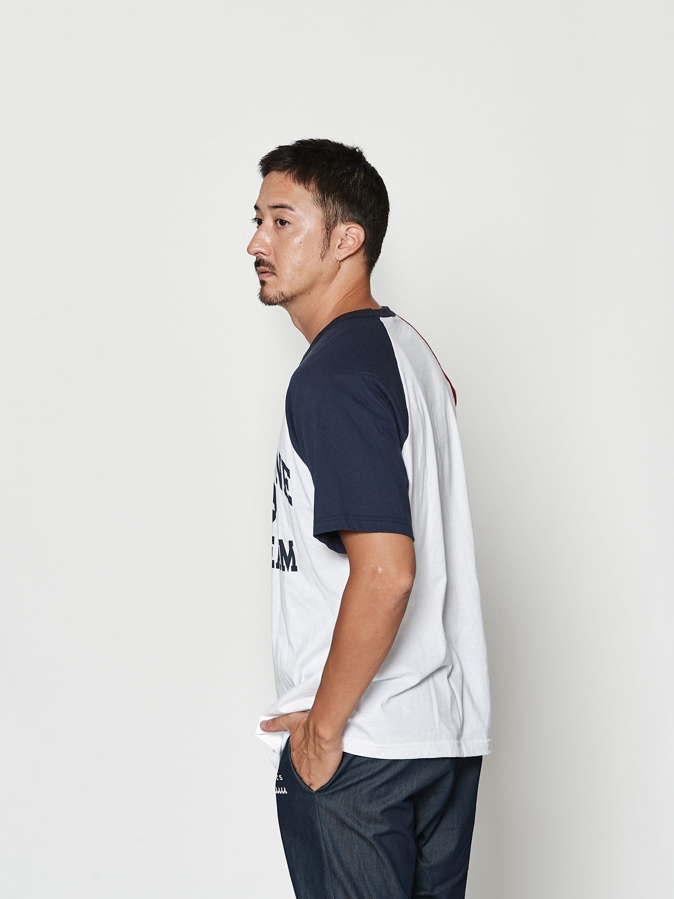 【予約品 10月9日(木) 締切】muta College Logo Raglan Sleeves Tee / ラグランTシャツ / ホワイト×レッド【Acanthus × muta MARINE】