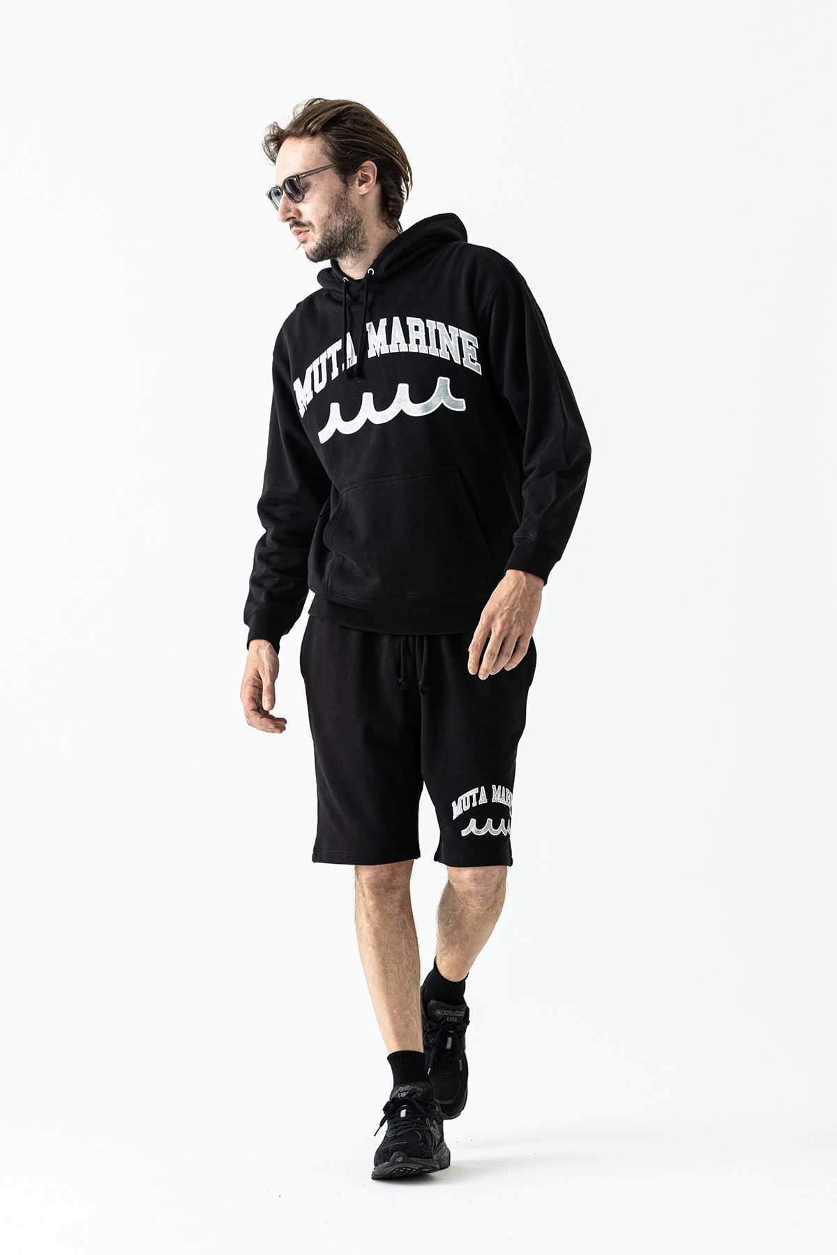 (muta College Logo Hooded Sweatshirt /  ブラック  【Acanthus×muta】