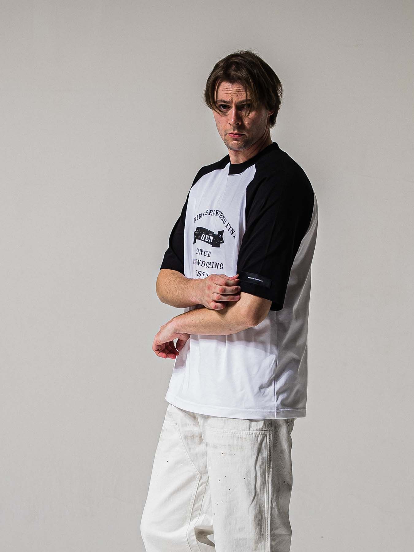 【予約品 11月16日(日) 締切】COLLEGE RAGLAN OVER TEE / カレッジロゴ ラグランスリーブ オーバーTシャツ / ホワイト×ブラック