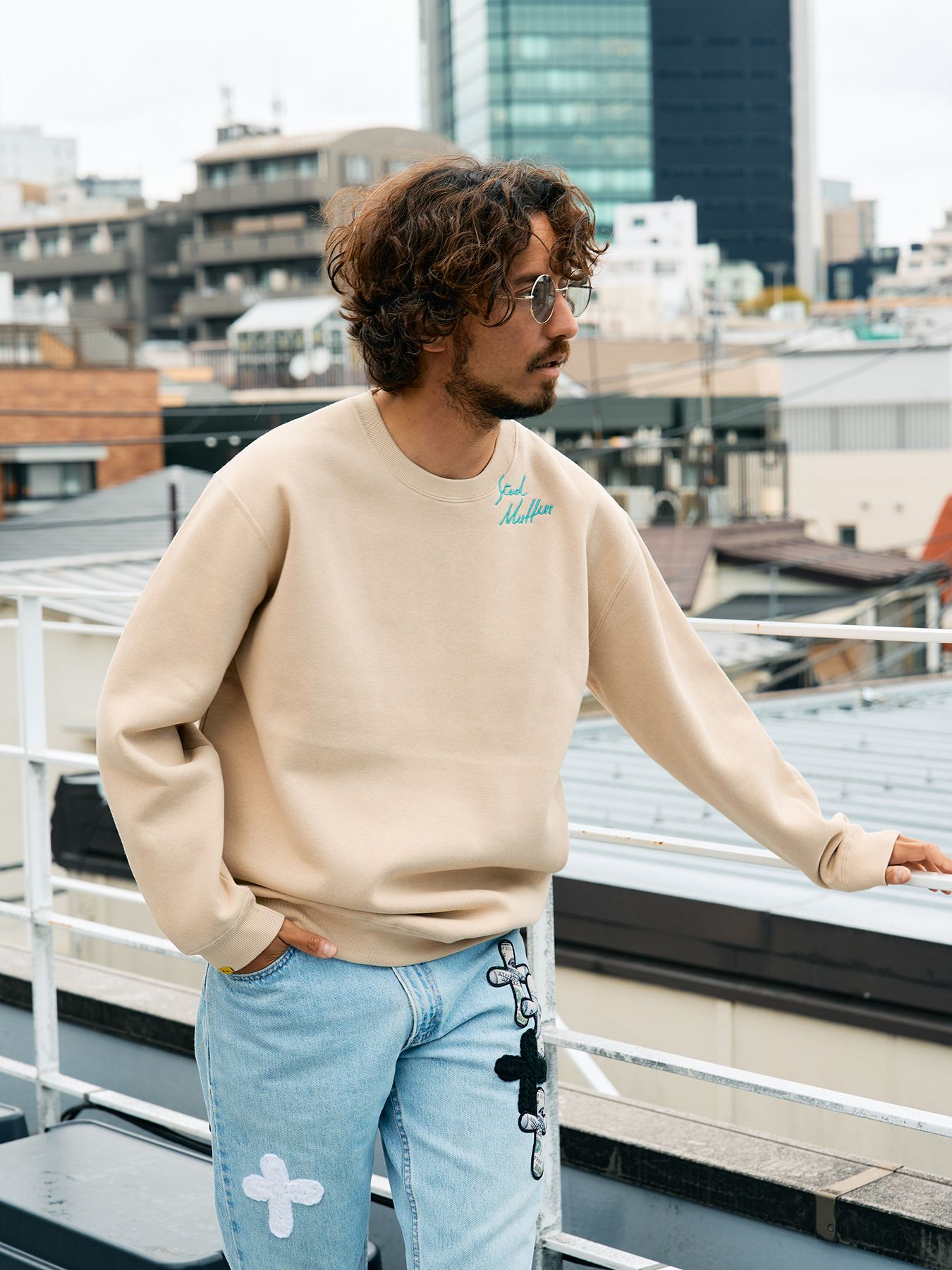 【予約品 5月8日(木) AM10時 締切】 TC裏毛起毛 スターグラムハート発泡プリント ロゴ刺繍 スウェットシャツ / ベージュ