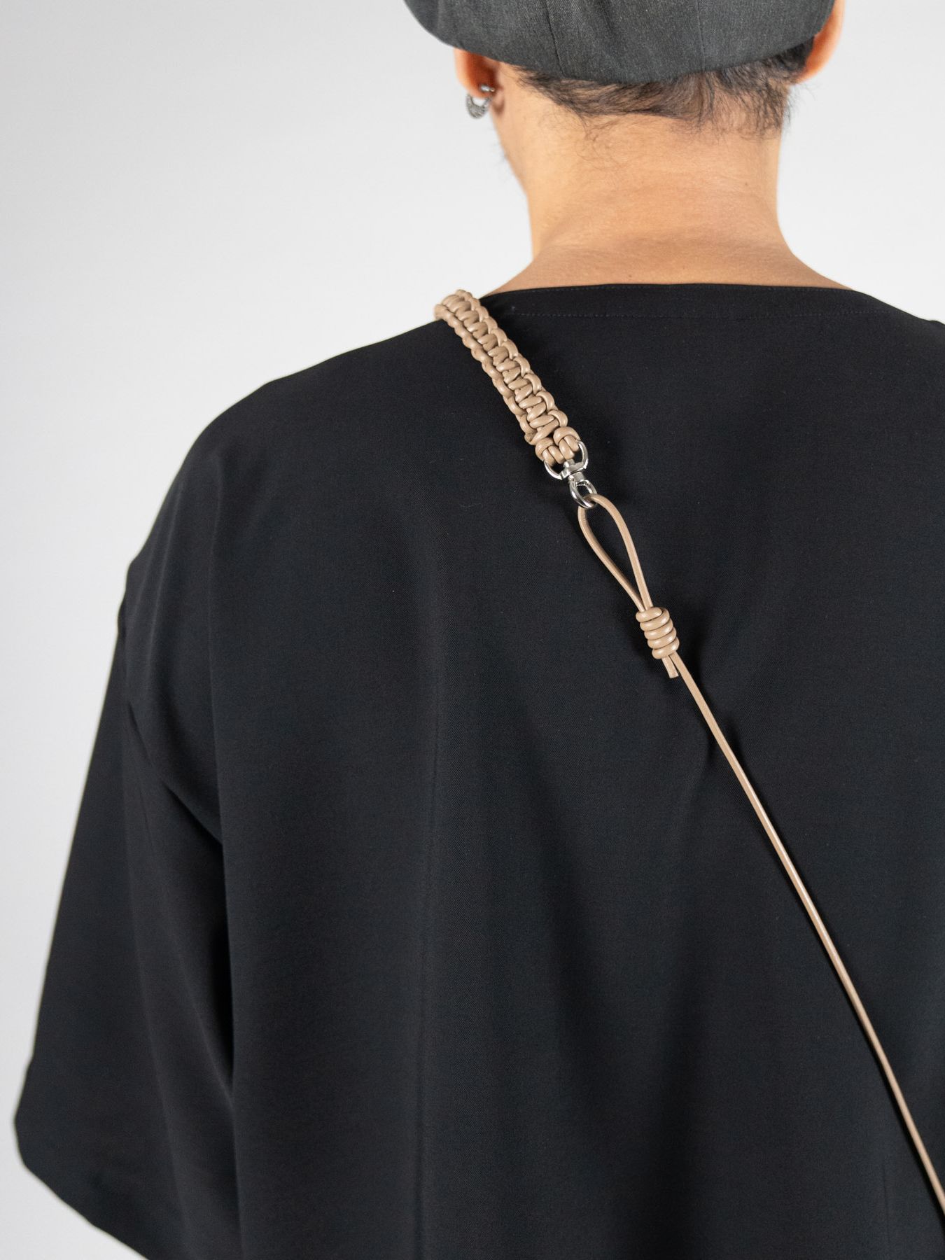 《予約品》 LEATHER BRAID MULTI STRAP / ネックストラップ / キャメル 【Iroquois.SENTI】
